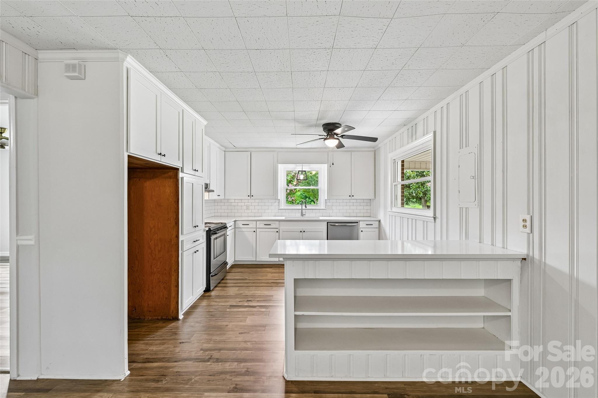 1811 S Post Road Property Photo 26