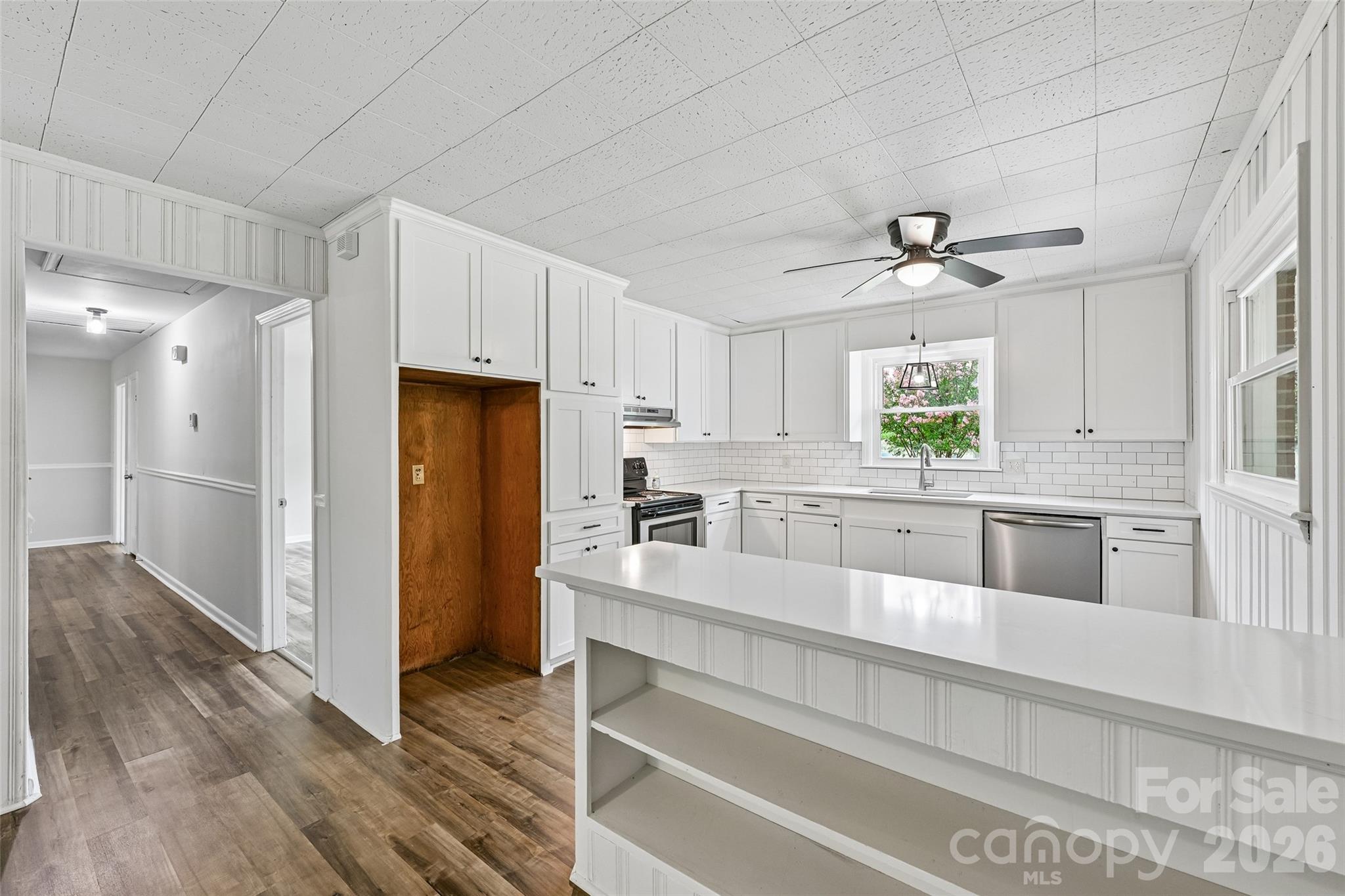 1811 S Post Road Property Photo 27