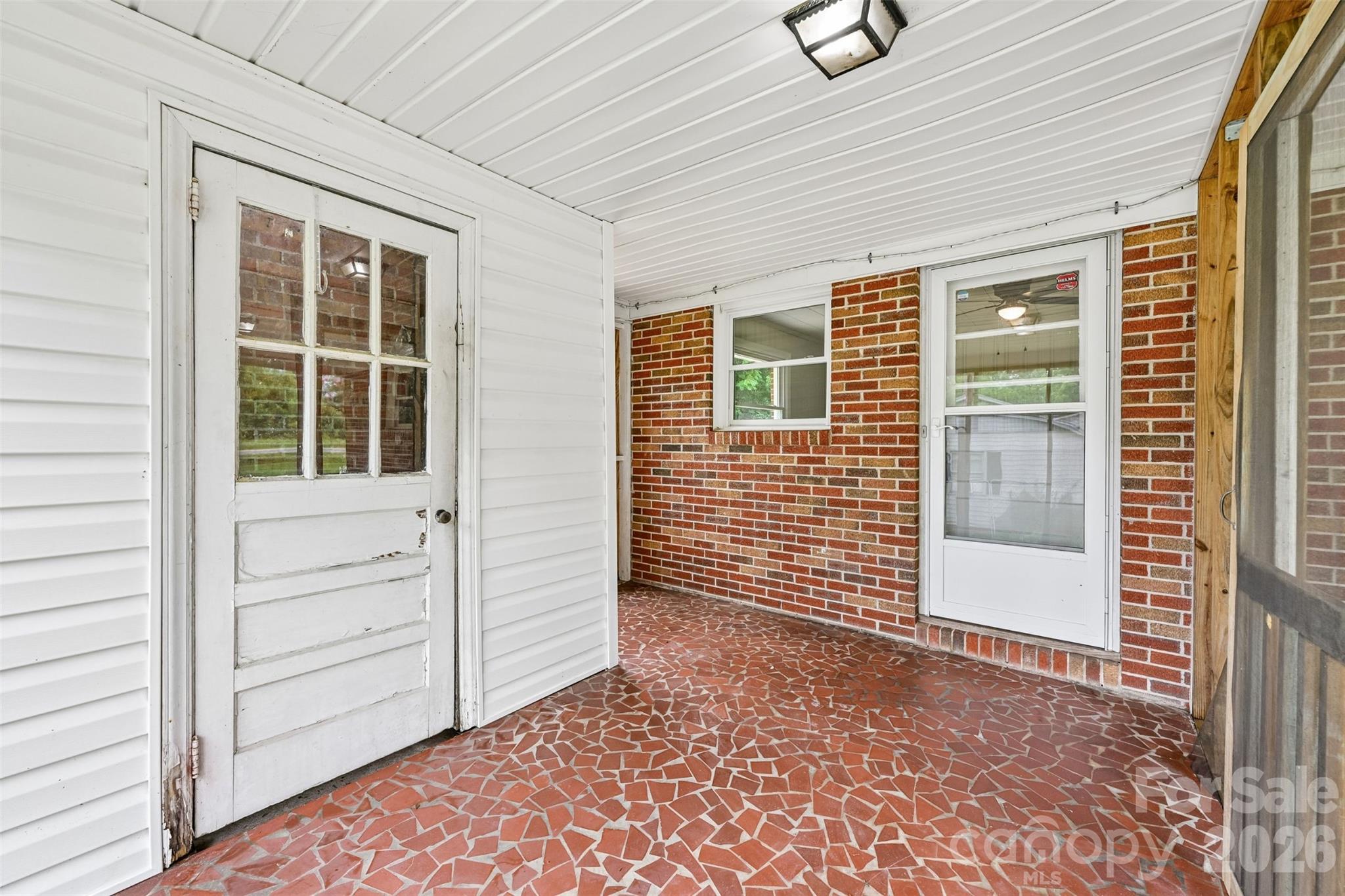1811 S Post Road Property Photo 34