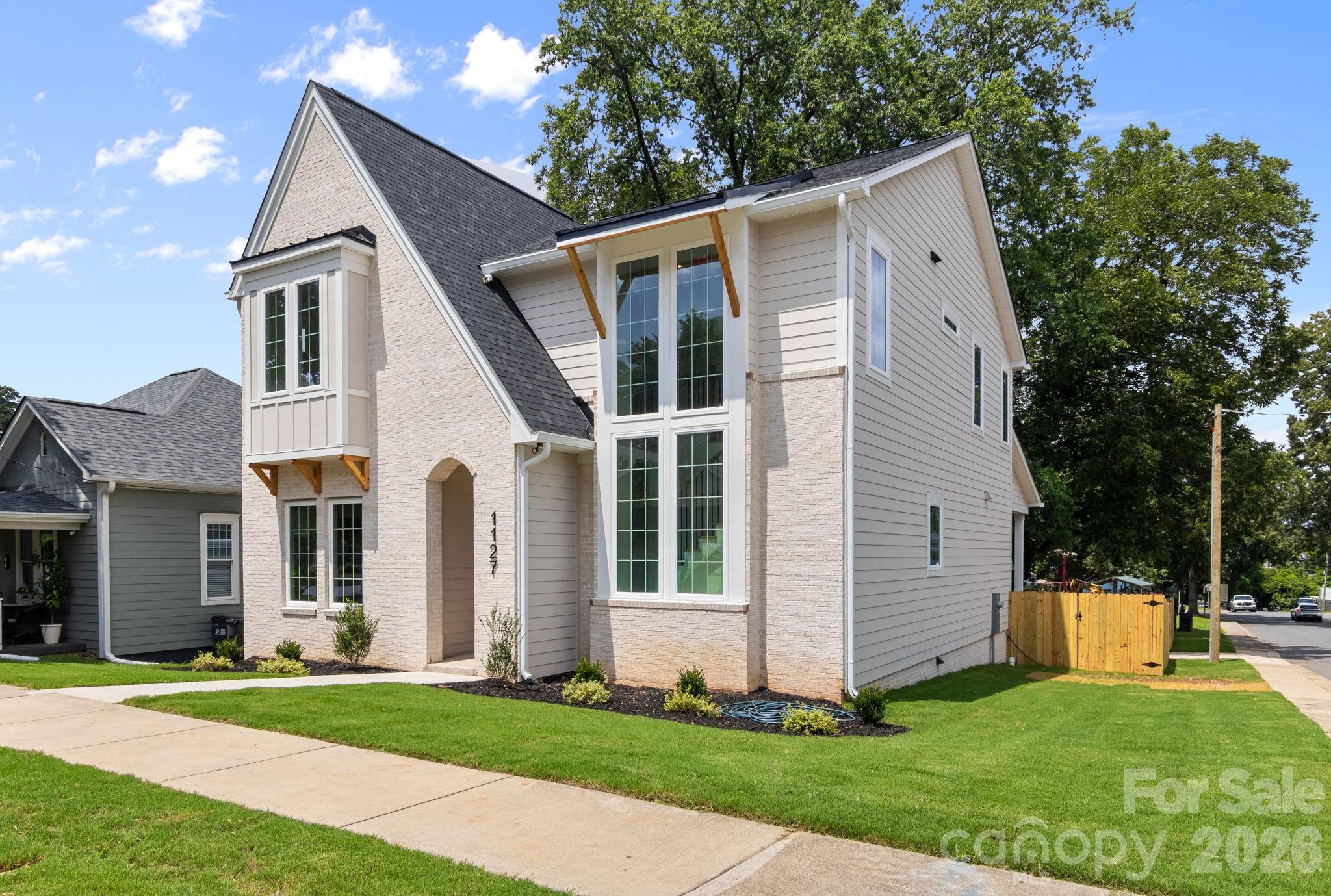 1127 Allen Street Property Photo 2