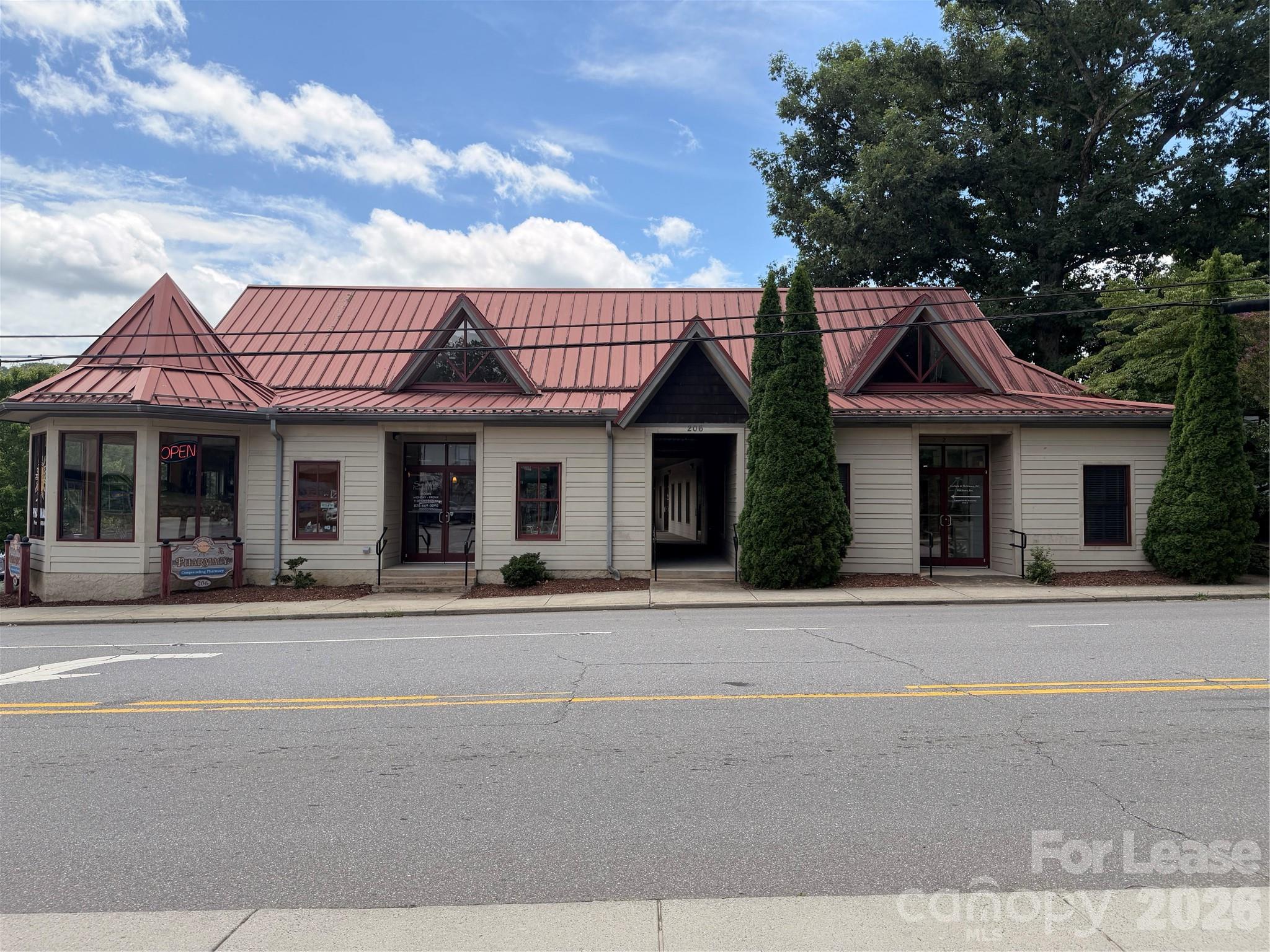 206 E State Street Property Photo 1
