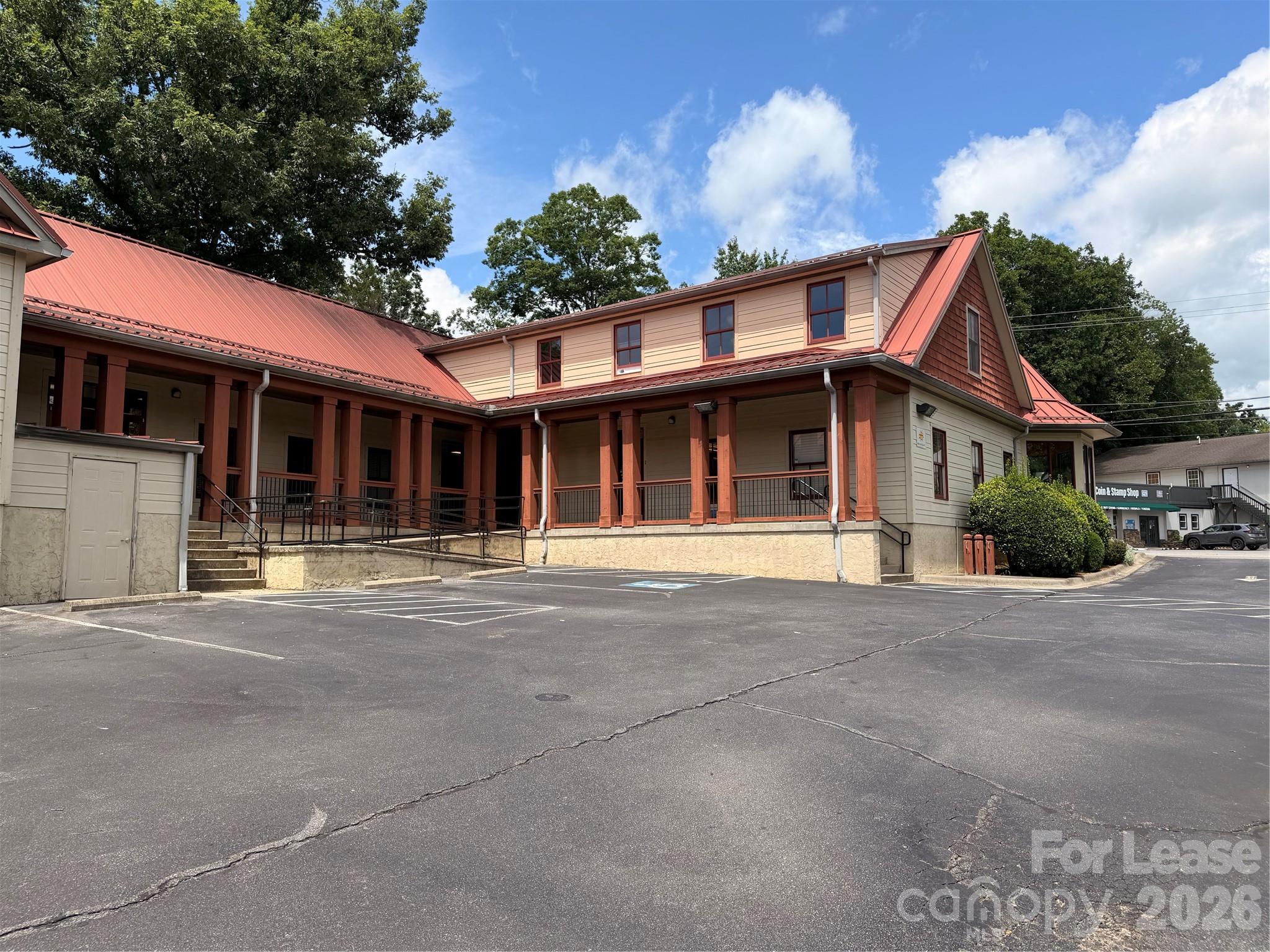 206 E State Street Property Photo 2