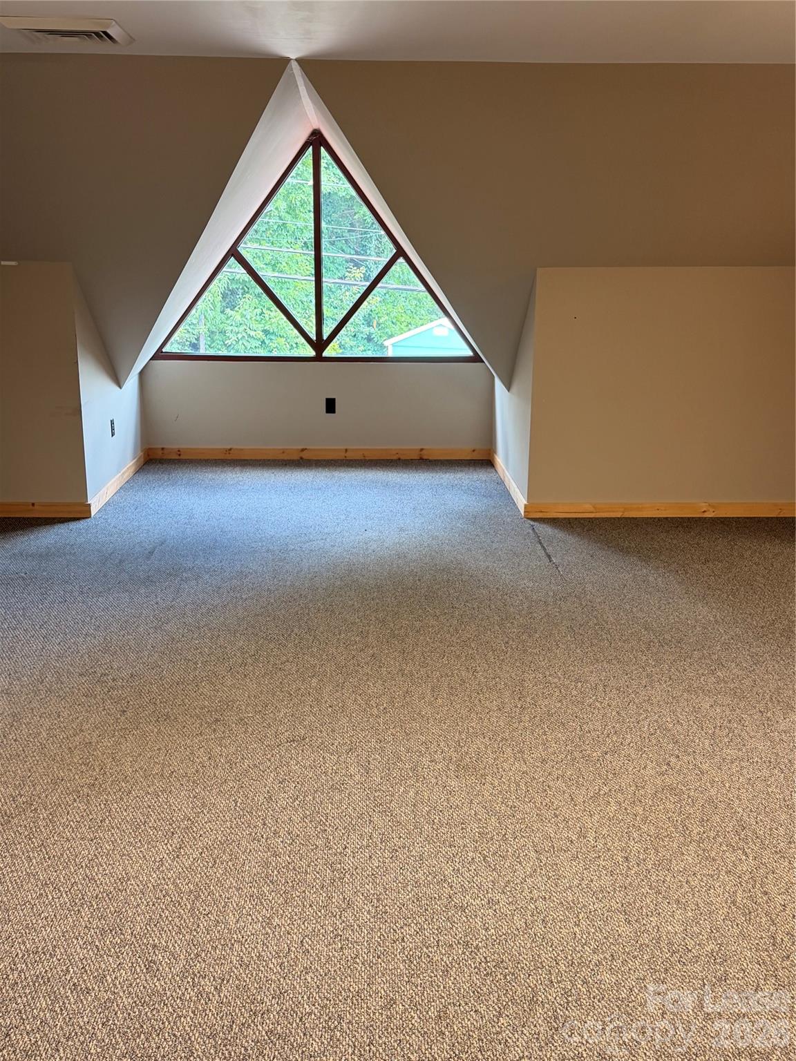 206 E State Street Property Photo 5