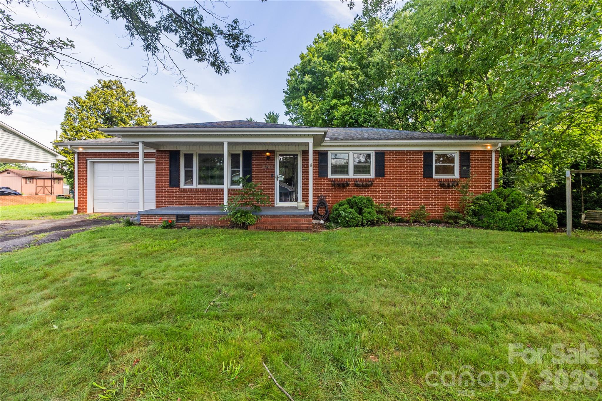 704 Pineburr Avenue Property Photo 1