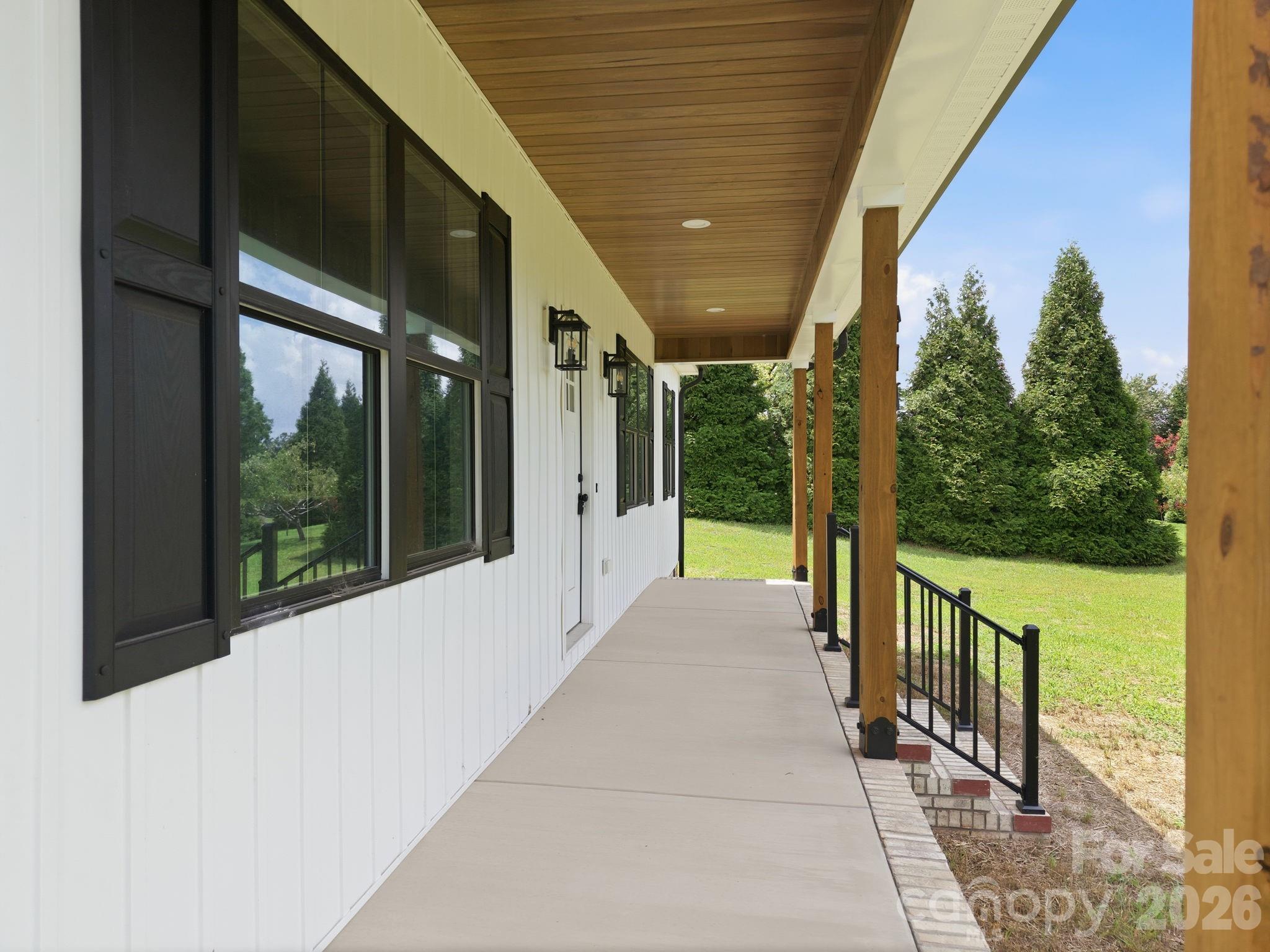 417 E 2nd Street Property Photo 6
