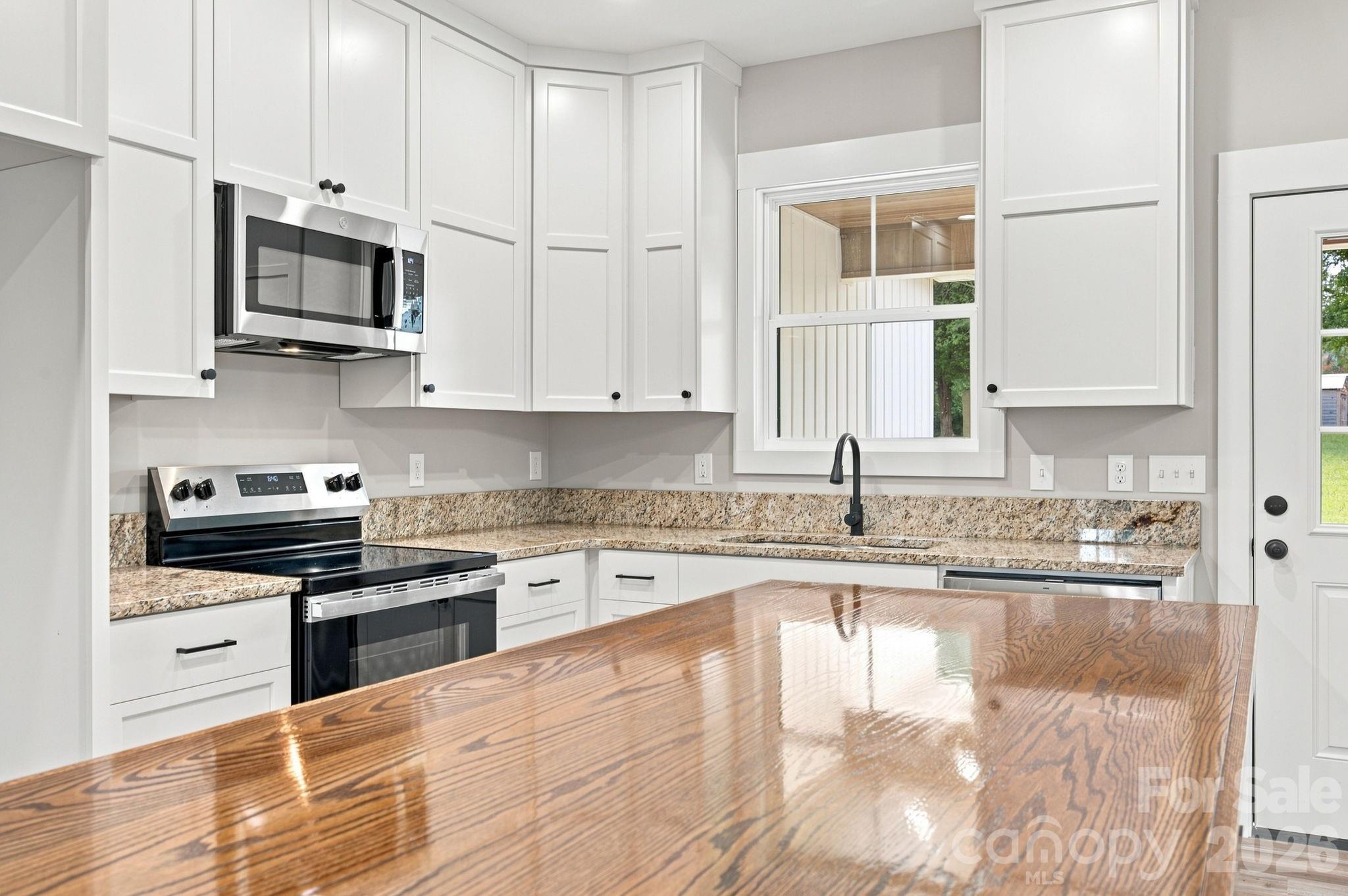 417 E 2nd Street Property Photo 17