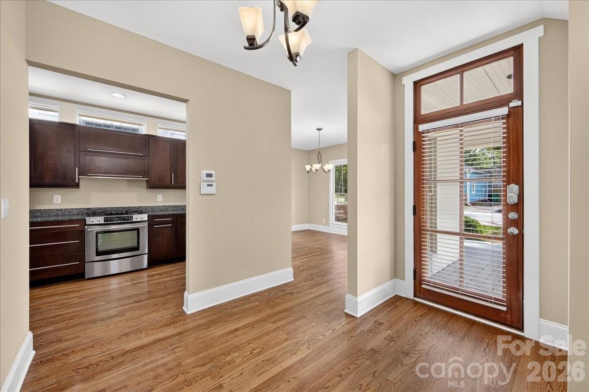 729 Charles Avenue Property Photo 9