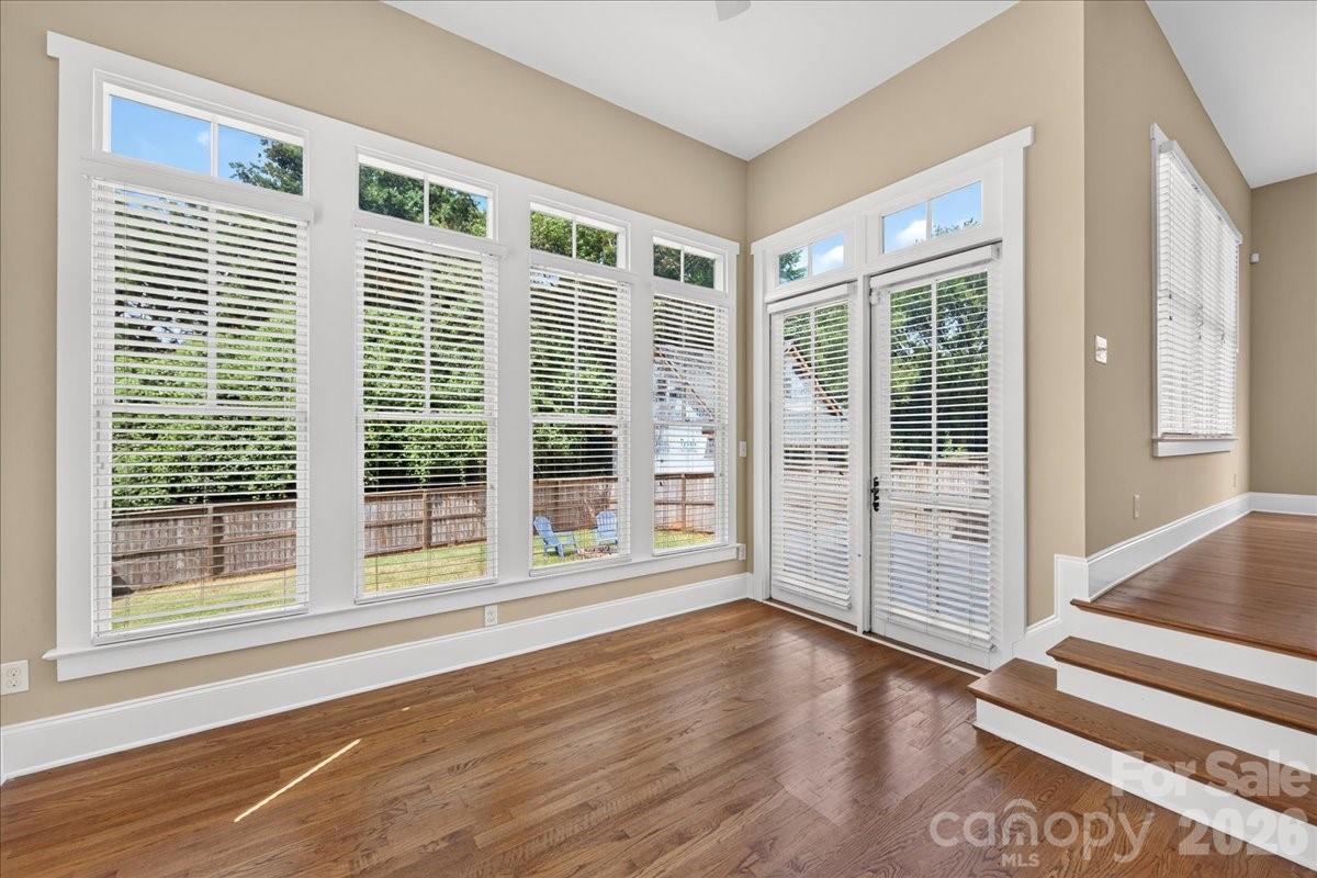 729 Charles Avenue Property Photo 18