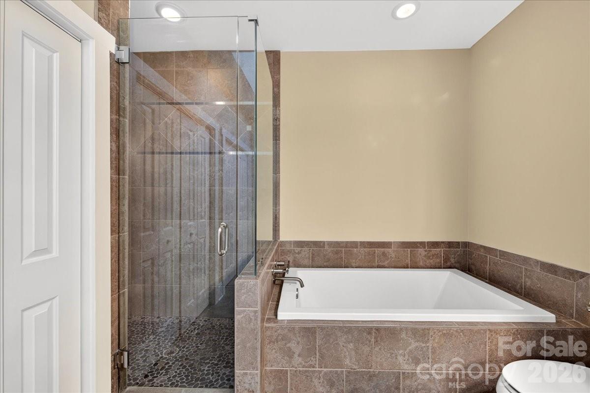 729 Charles Avenue Property Photo 24