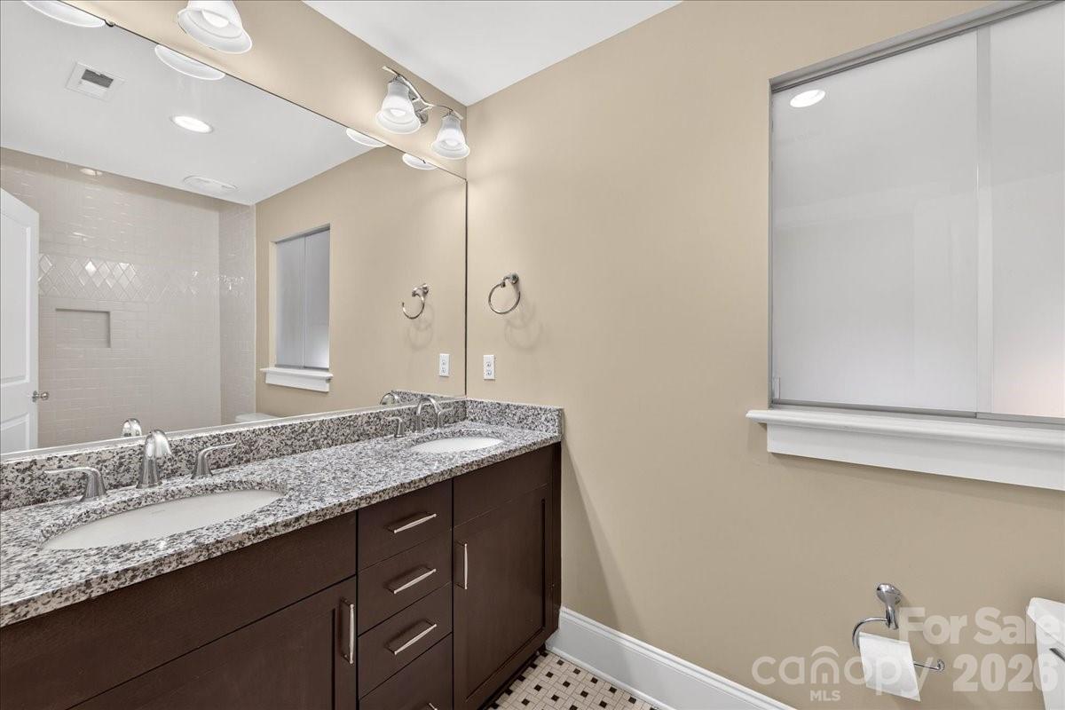 729 Charles Avenue Property Photo 29