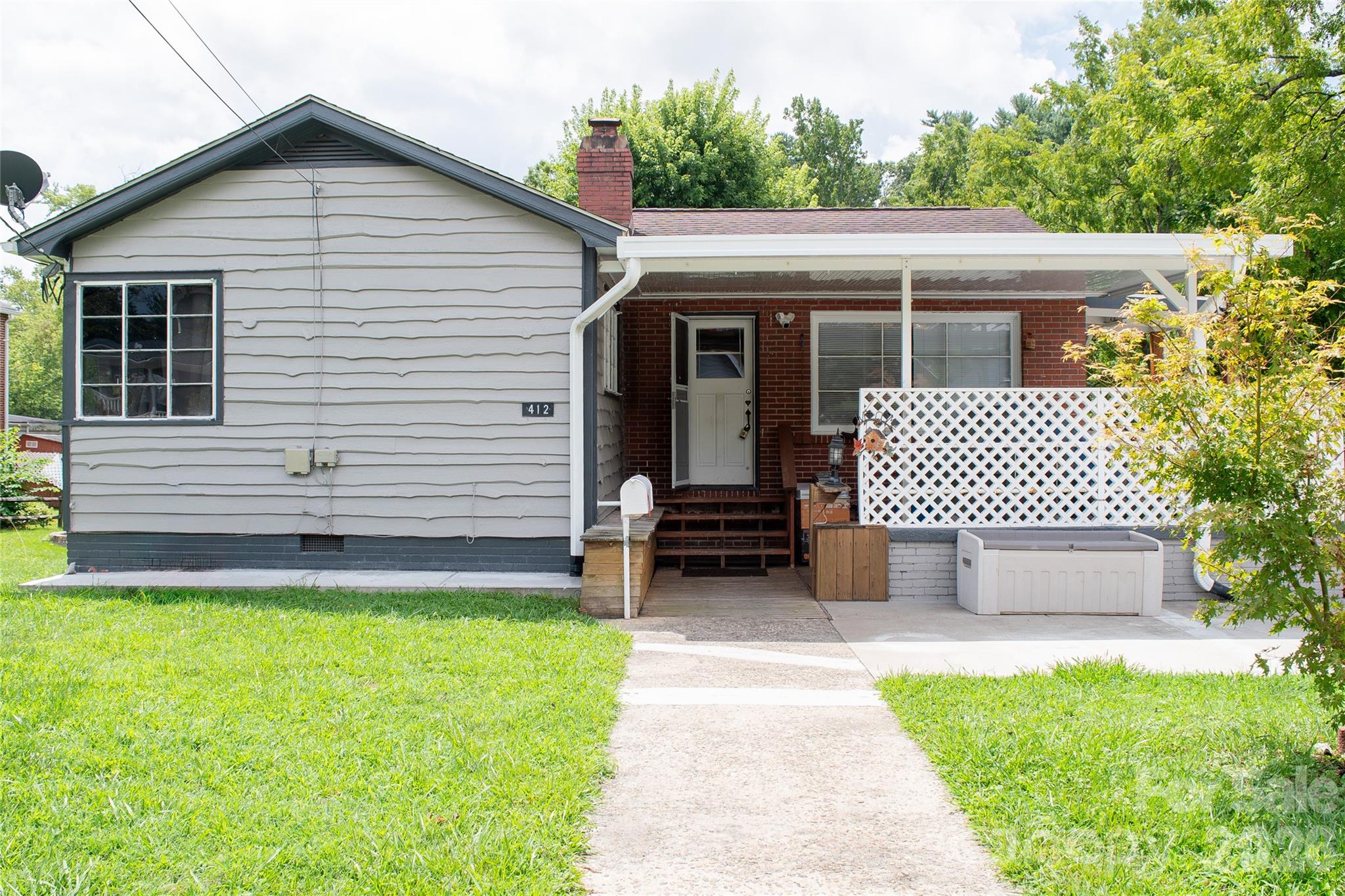 412 1st Avenue Property Photo 1
