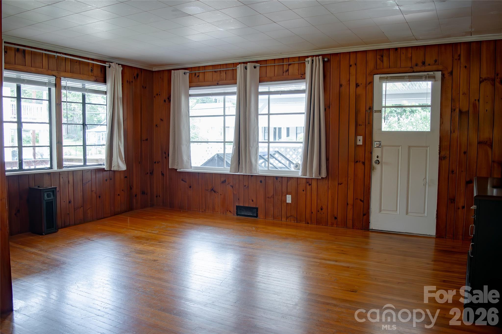 412 1st Avenue Property Photo 4