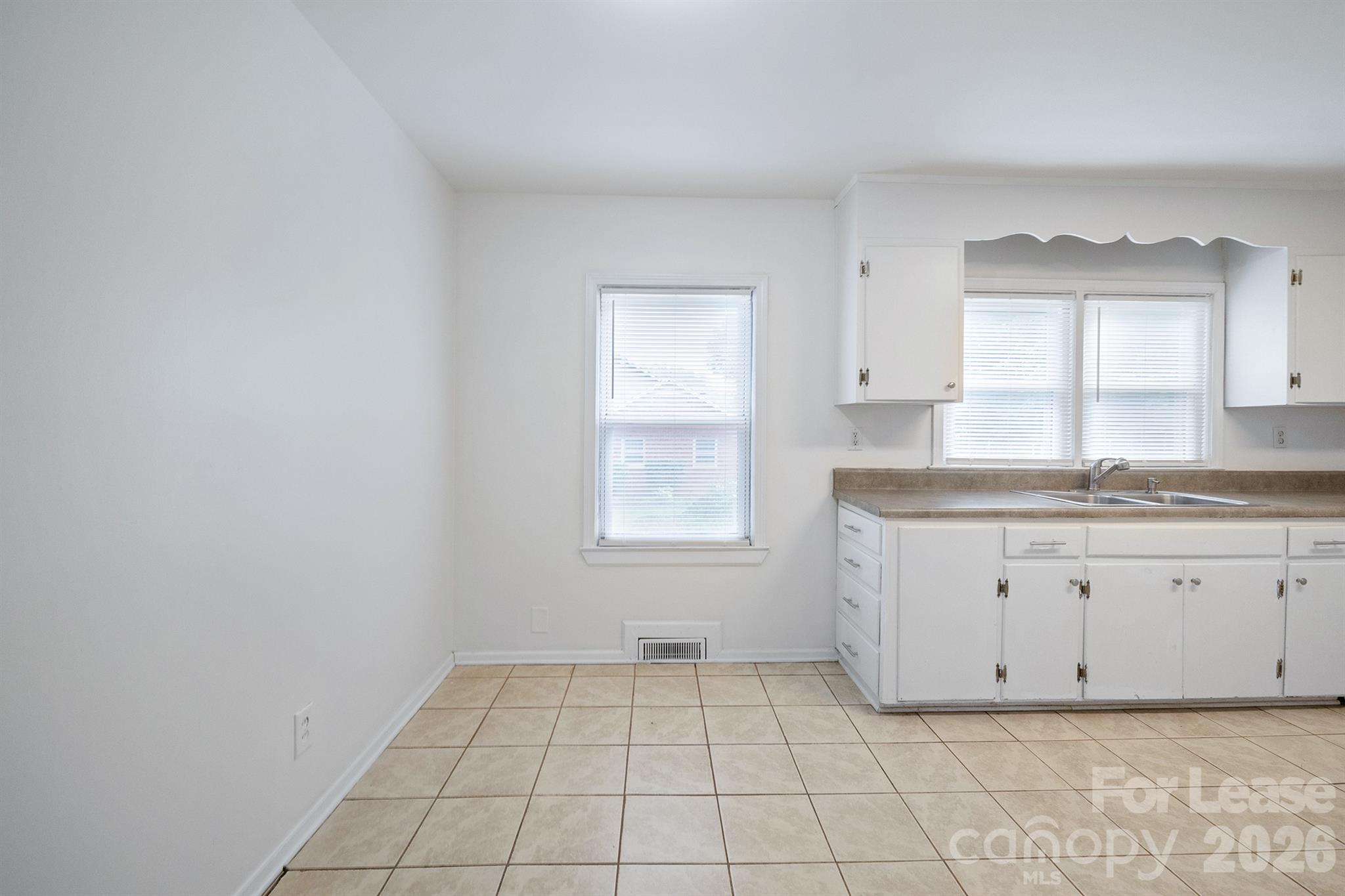 7122 Mallard Creek Road Property Photo 5