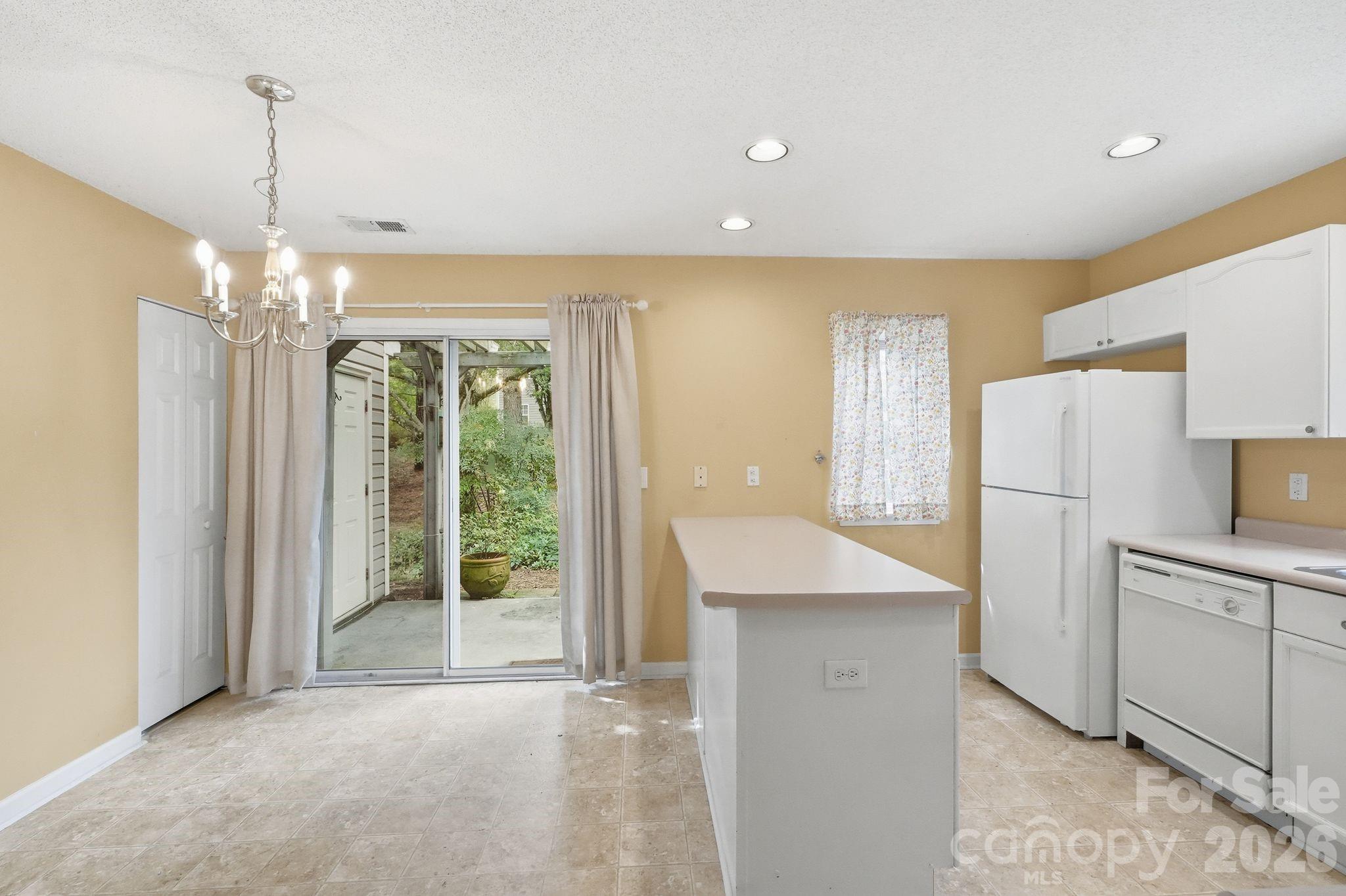 636 Emerald Cove Drive Property Photo 4
