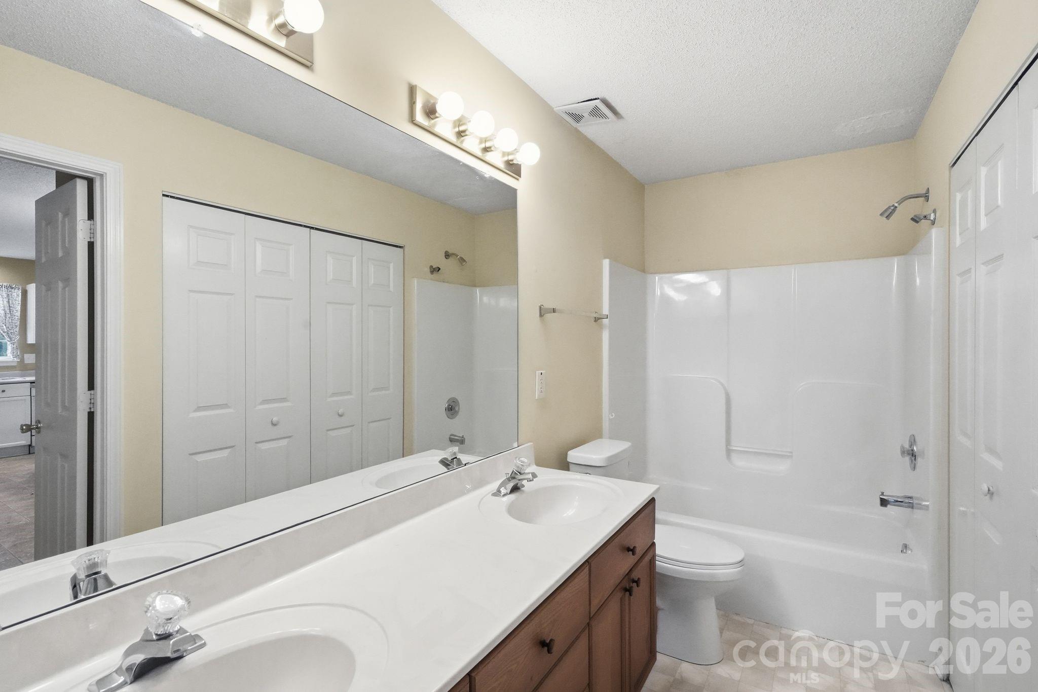 636 Emerald Cove Drive Property Photo 8