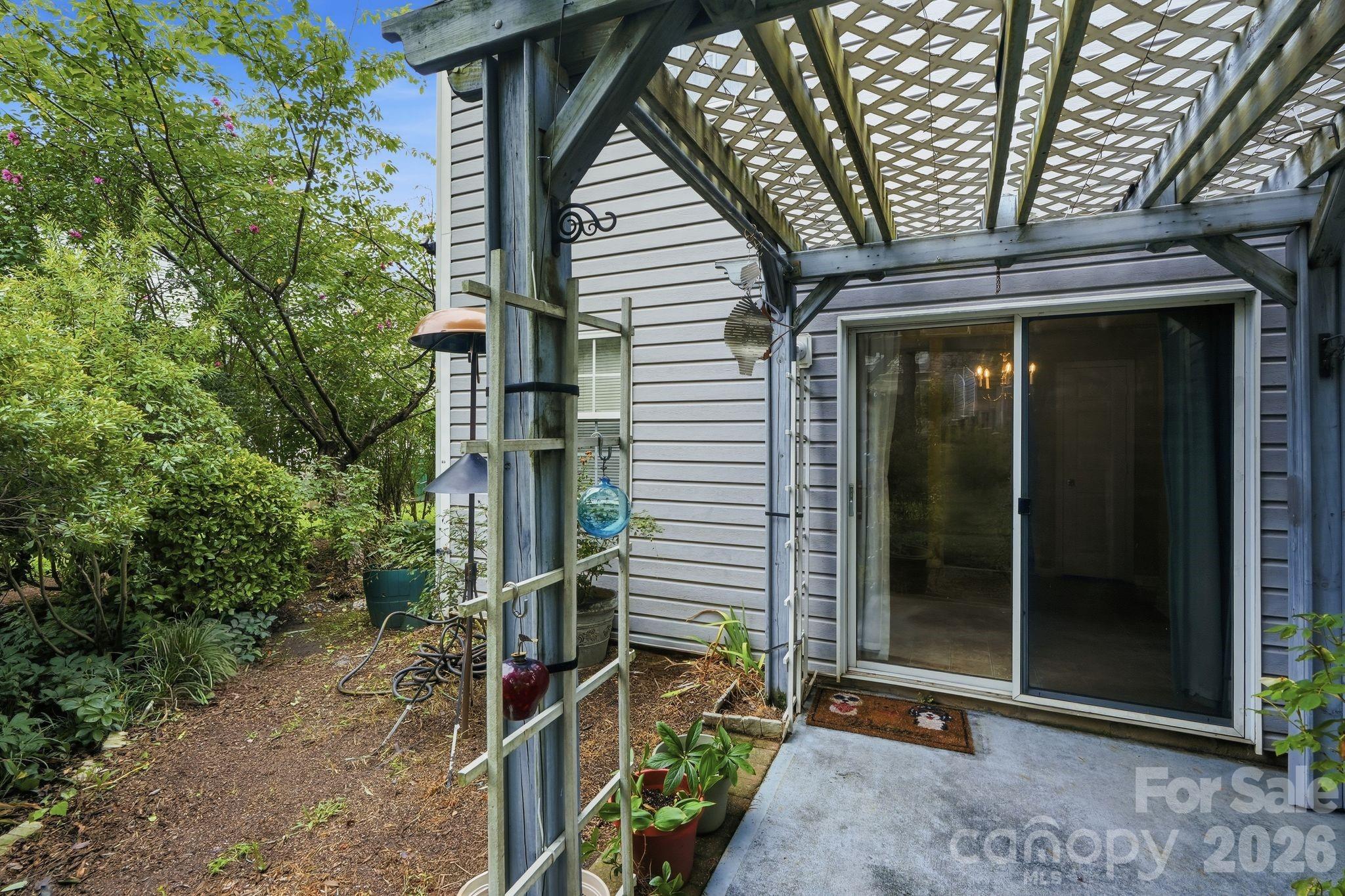 636 Emerald Cove Drive Property Photo 13