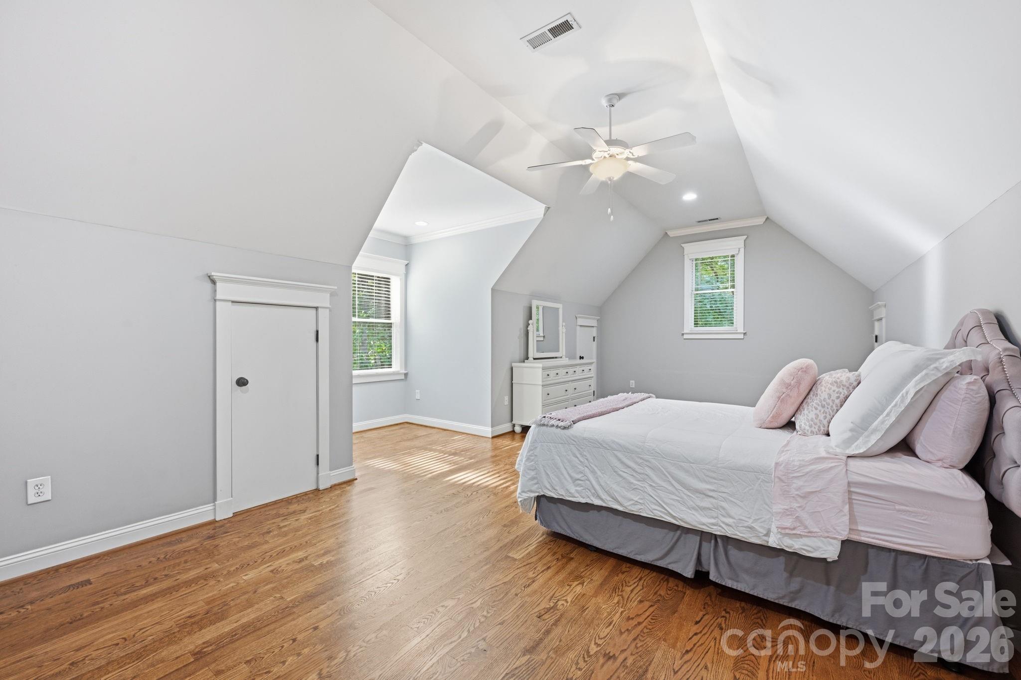 121 E Callicutt Trail Property Photo 23
