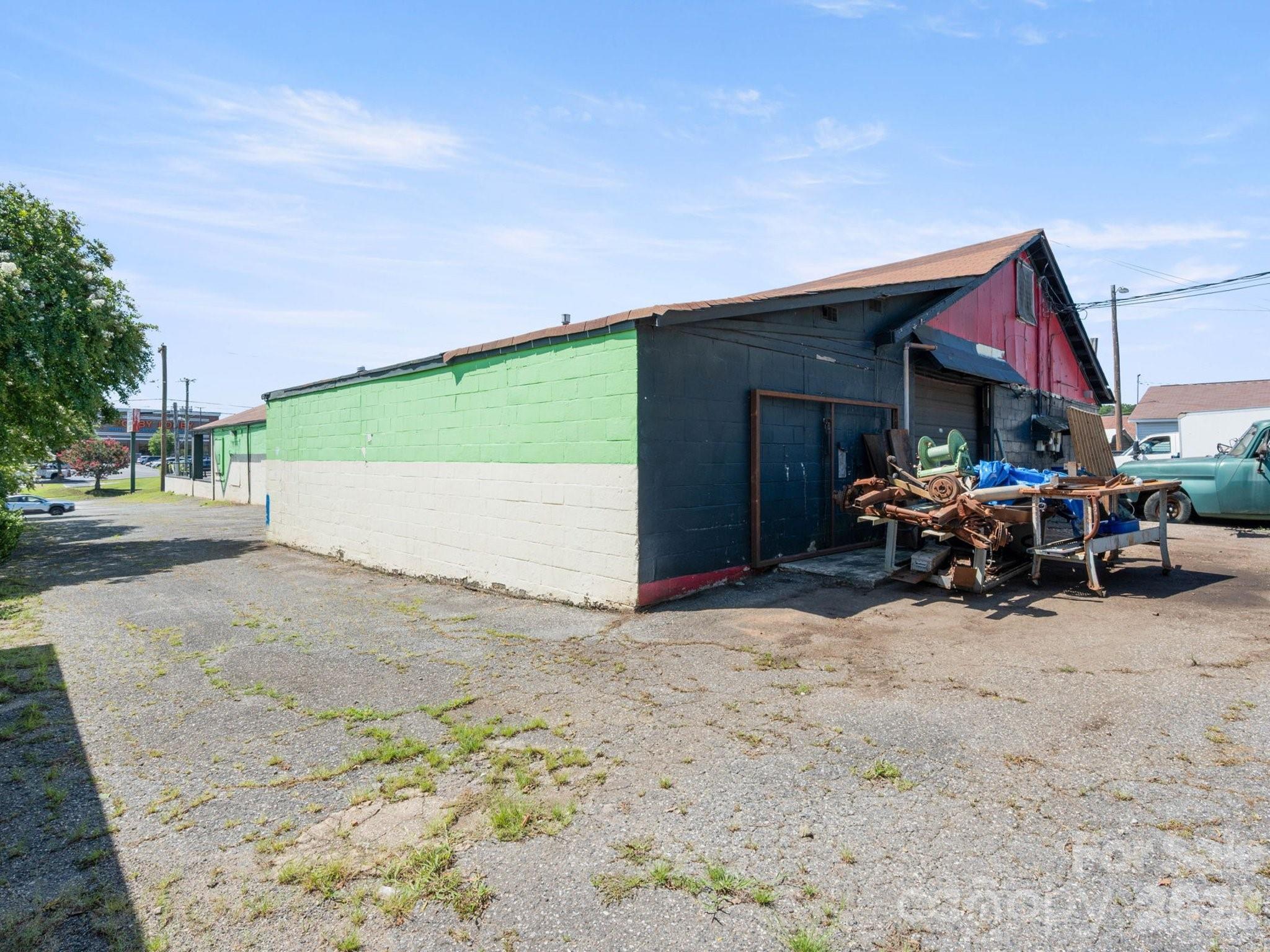 2150 E Franklin Boulevard Property Photo 9