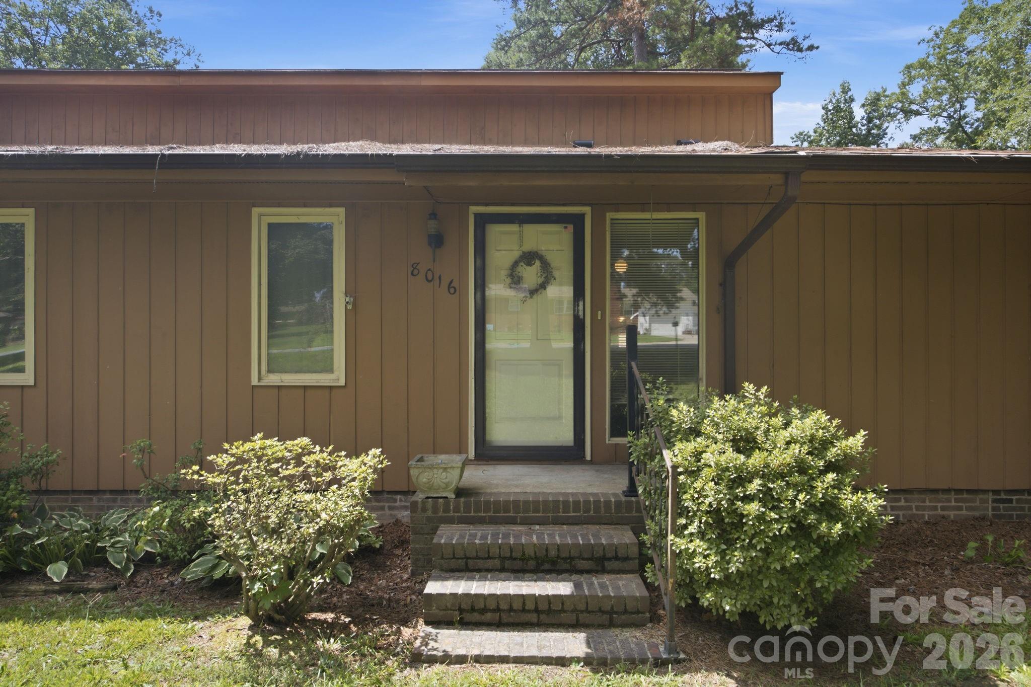 8016 Hedrick Circle Property Photo 3
