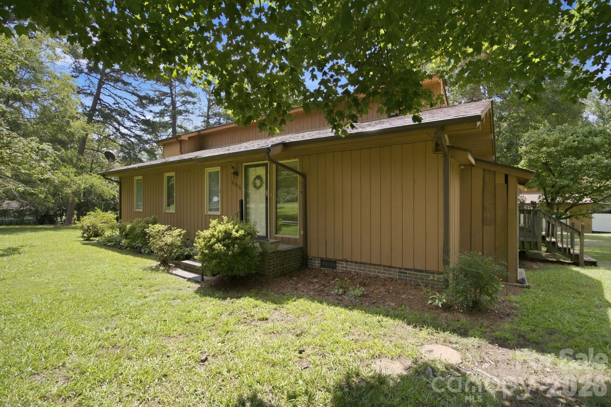 8016 Hedrick Circle Property Photo 4
