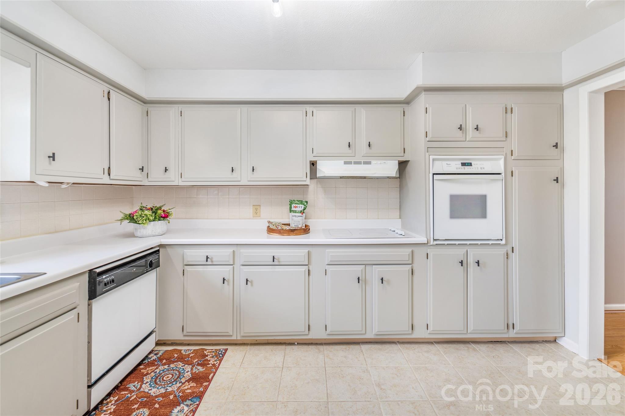 102 Boyd Drive 5c Property Photo 13
