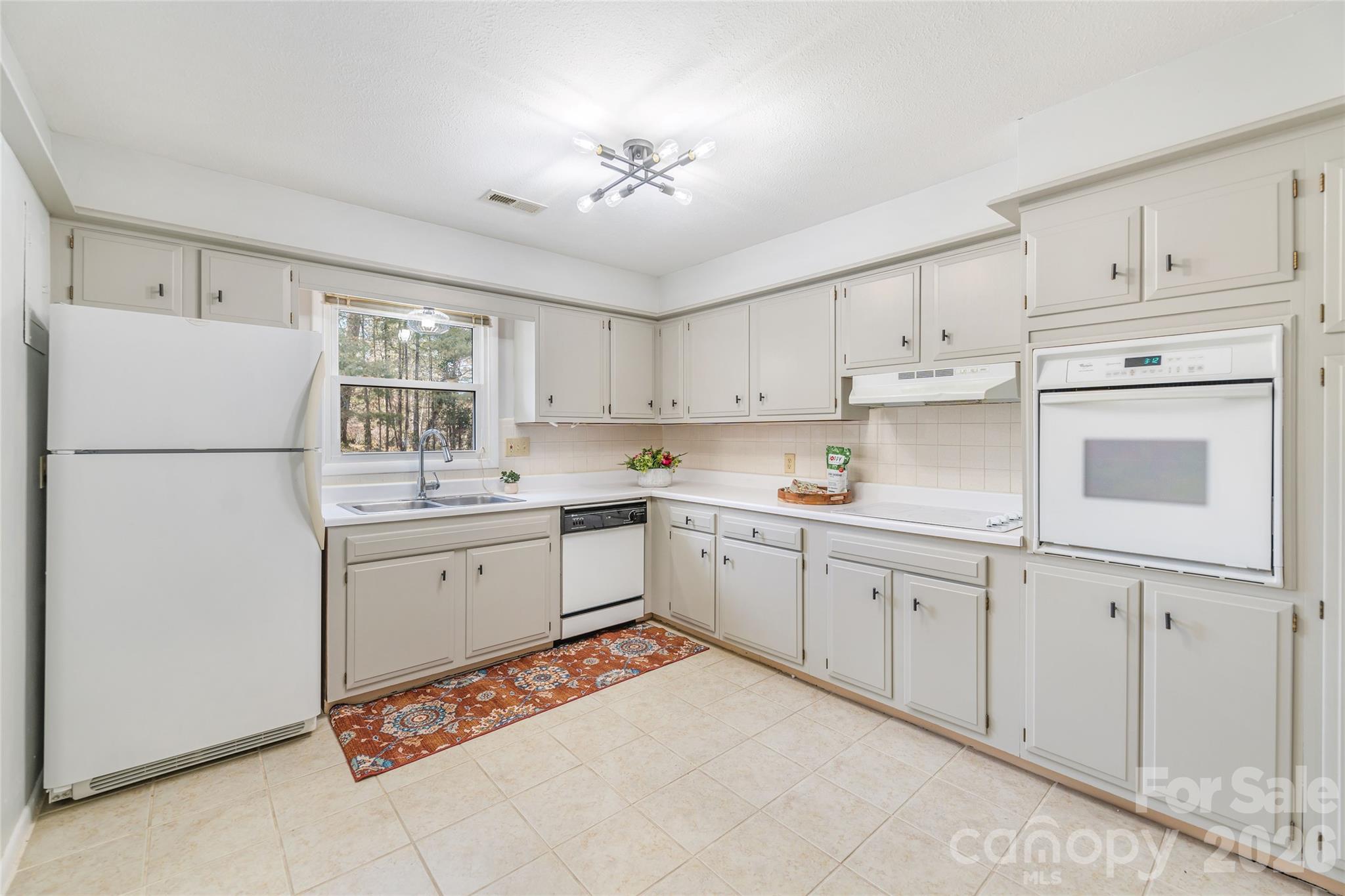 102 Boyd Drive 5c Property Photo 14