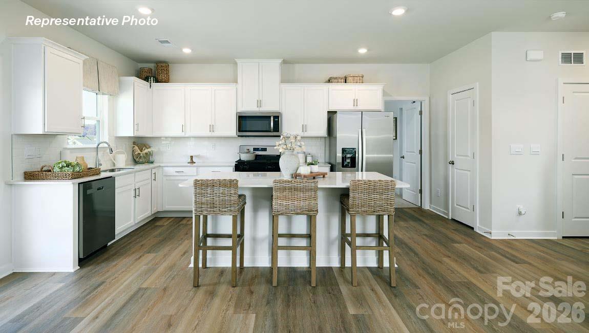 483 Dazzle Loop Property Photo 2