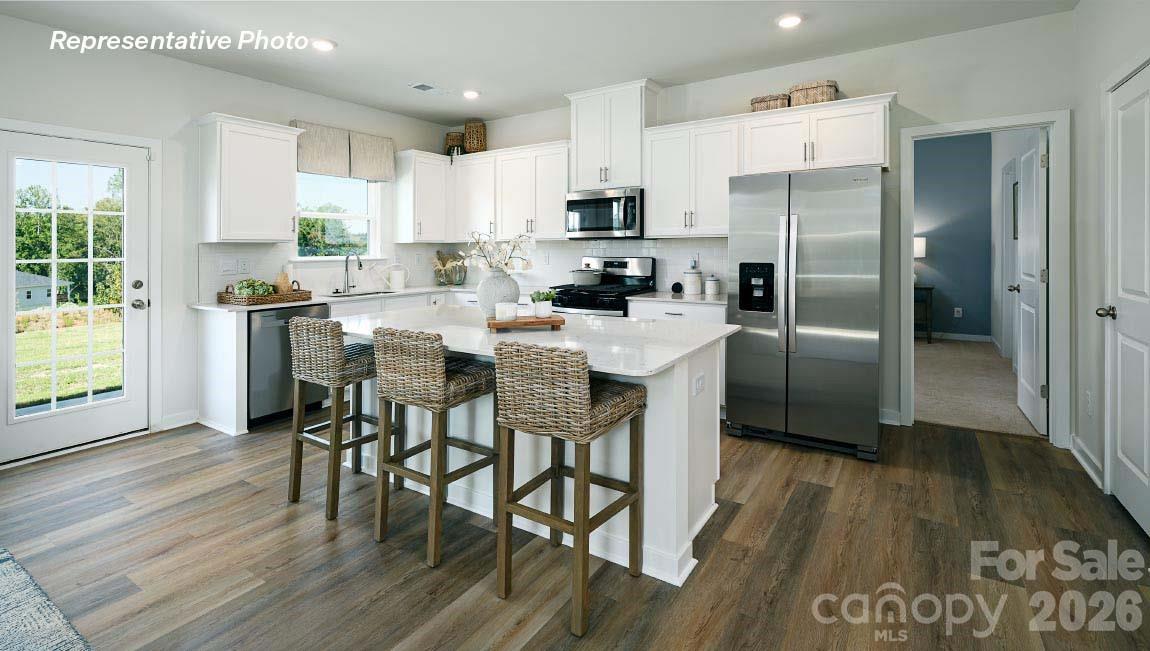 483 Dazzle Loop Property Photo 3