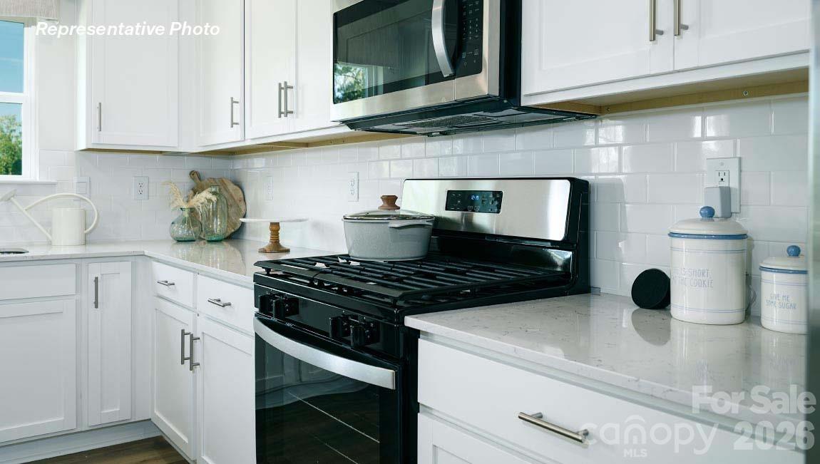 483 Dazzle Loop Property Photo 5