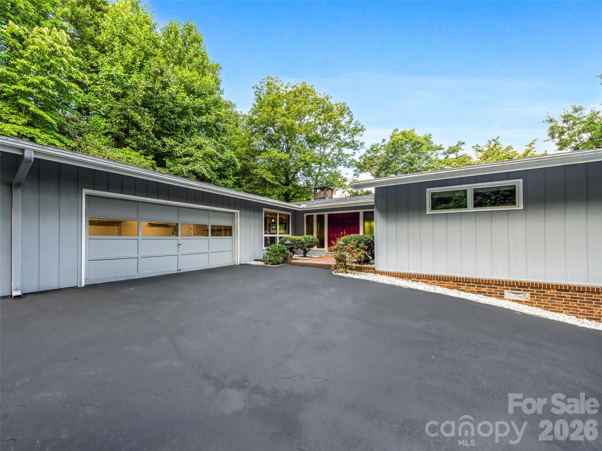 252 Middlemount Road Property Photo 2