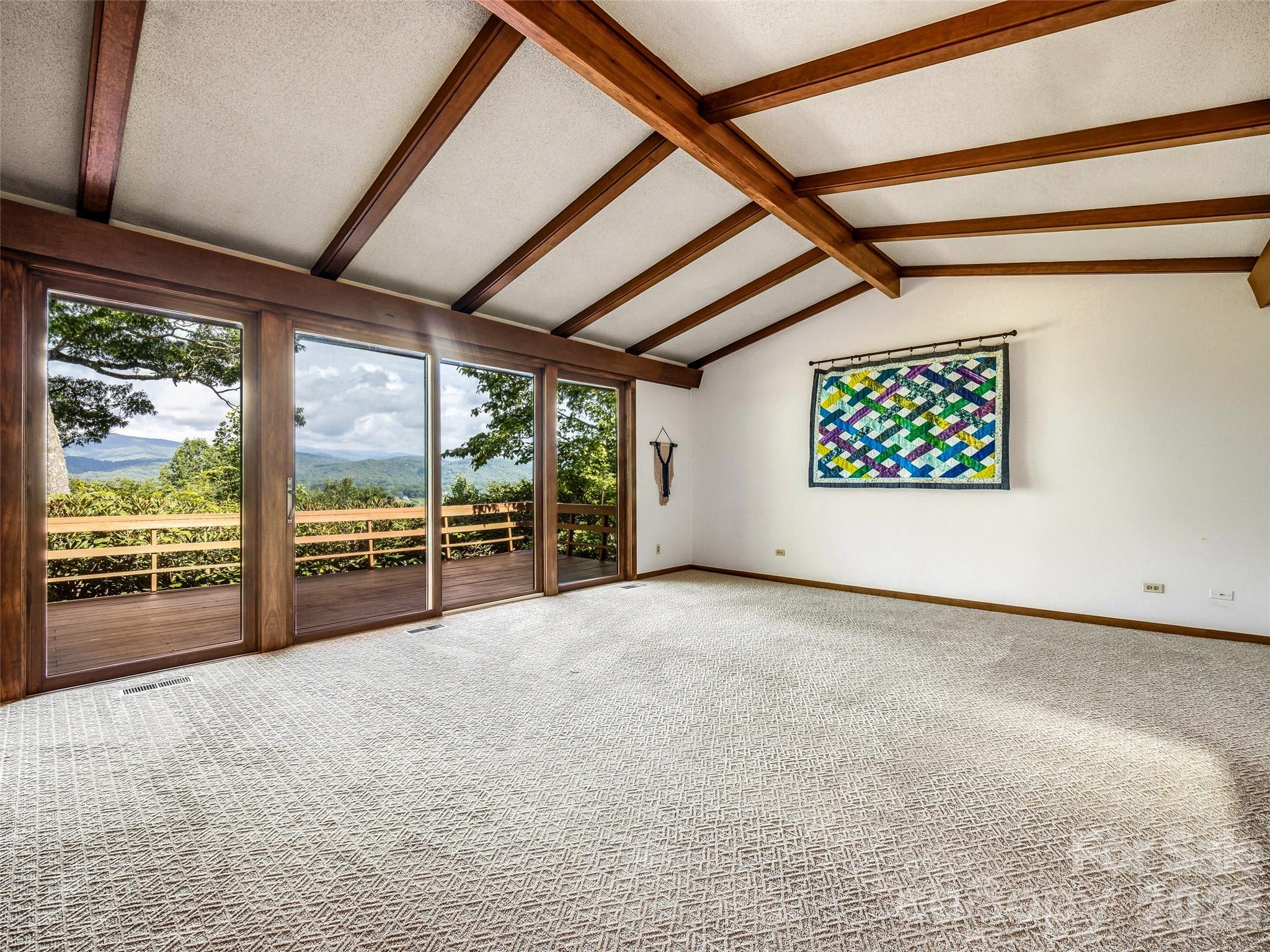 252 Middlemount Road Property Photo 9