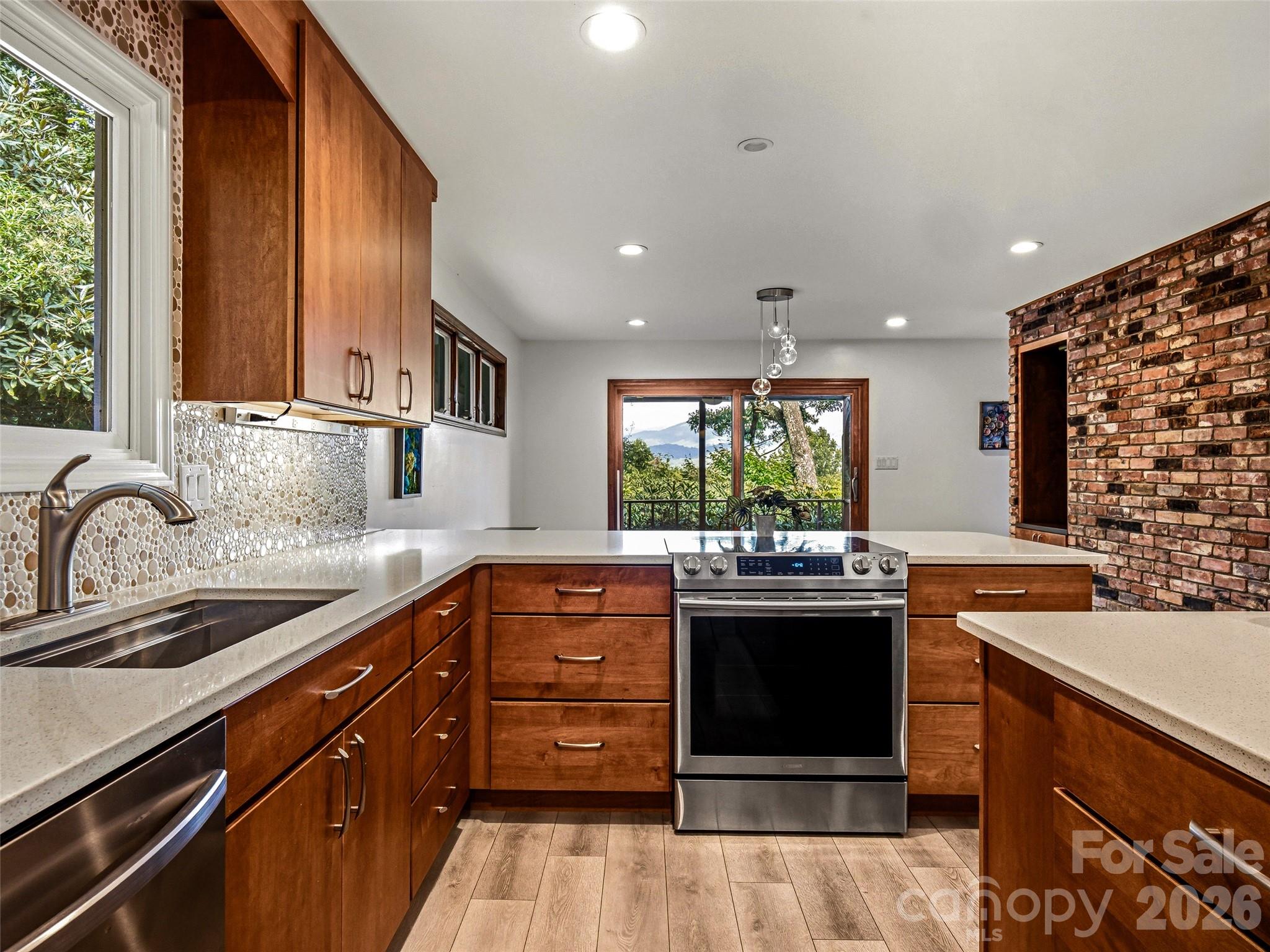 252 Middlemount Road Property Photo 14