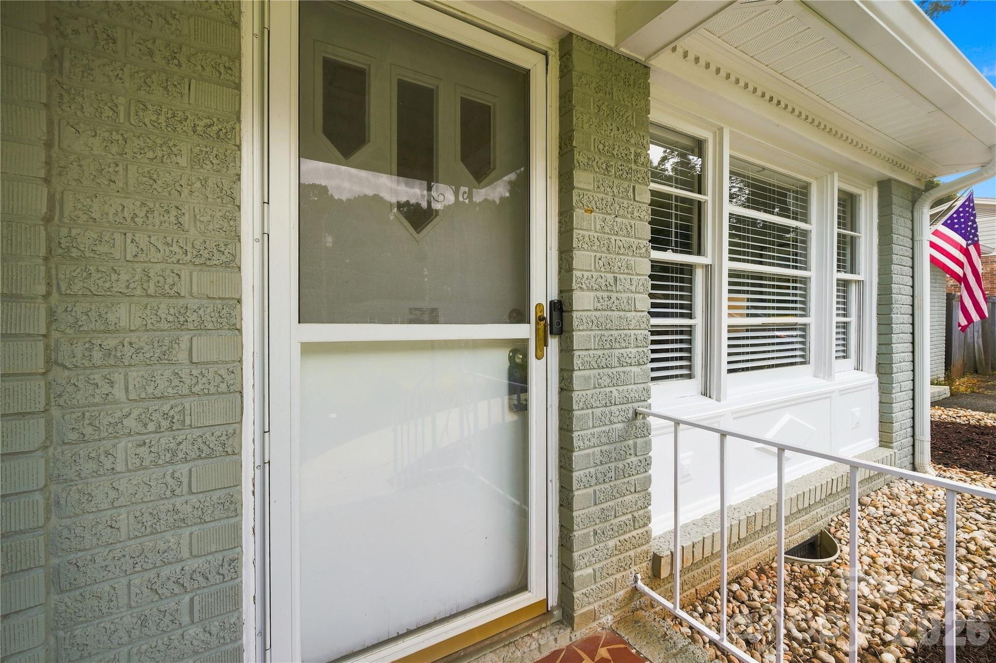 6142 King George Drive Property Photo 5