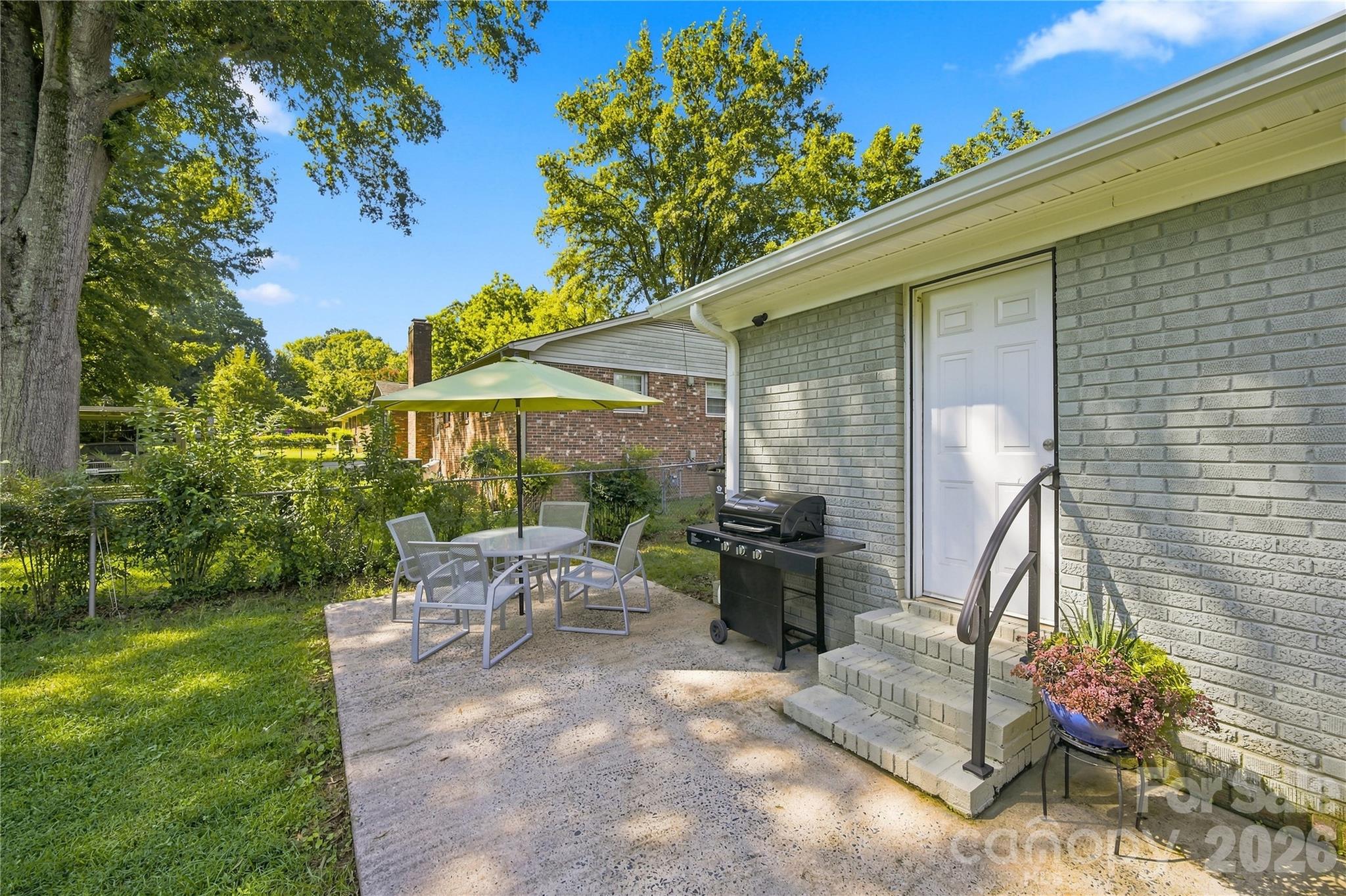 6142 King George Drive Property Photo 37
