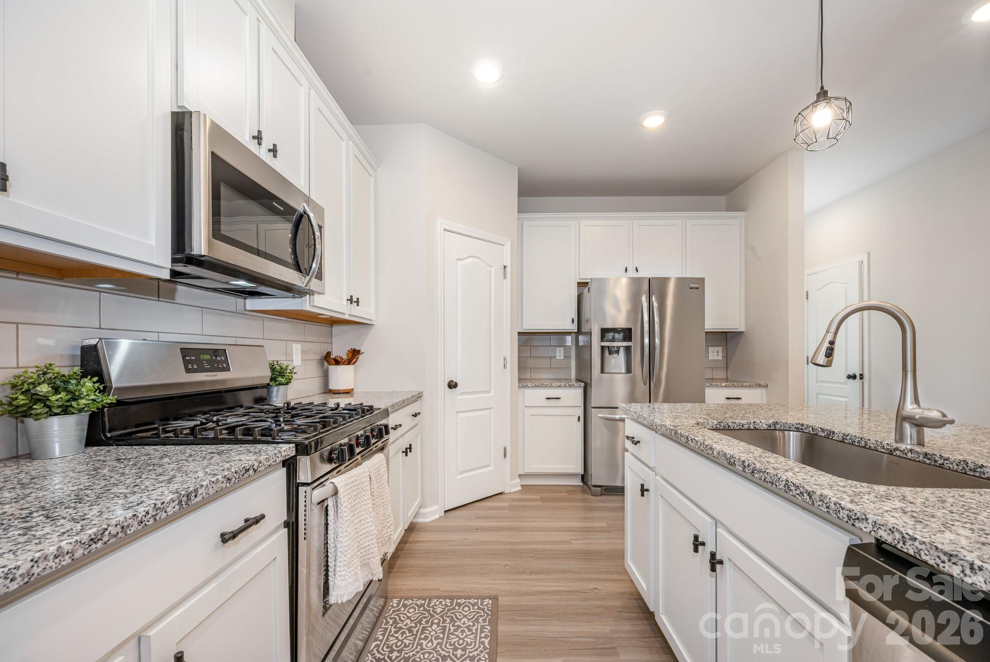 9453 Avery Lilac Lane Property Photo 13