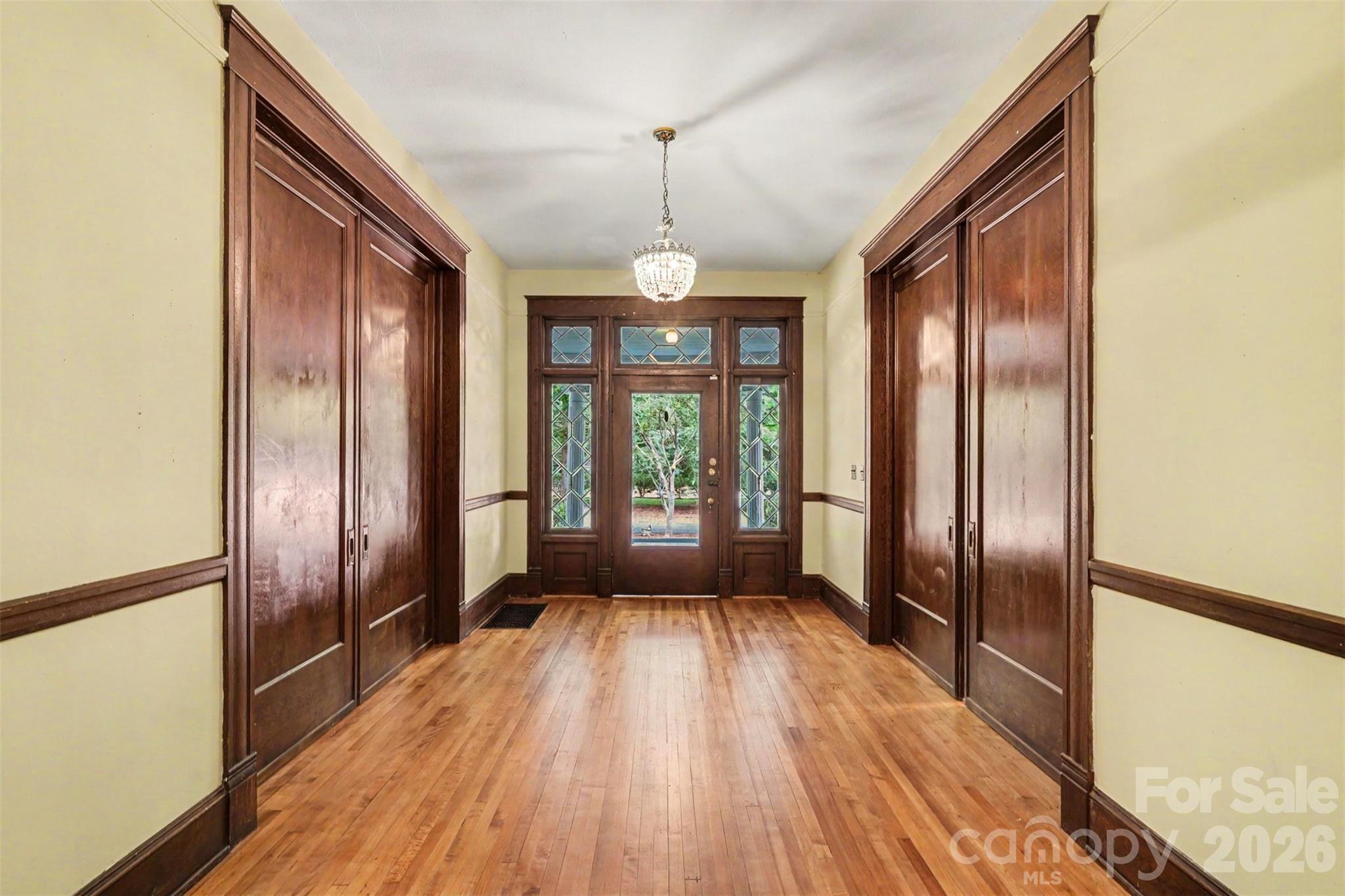 810 E Franklin Street Property Photo 5