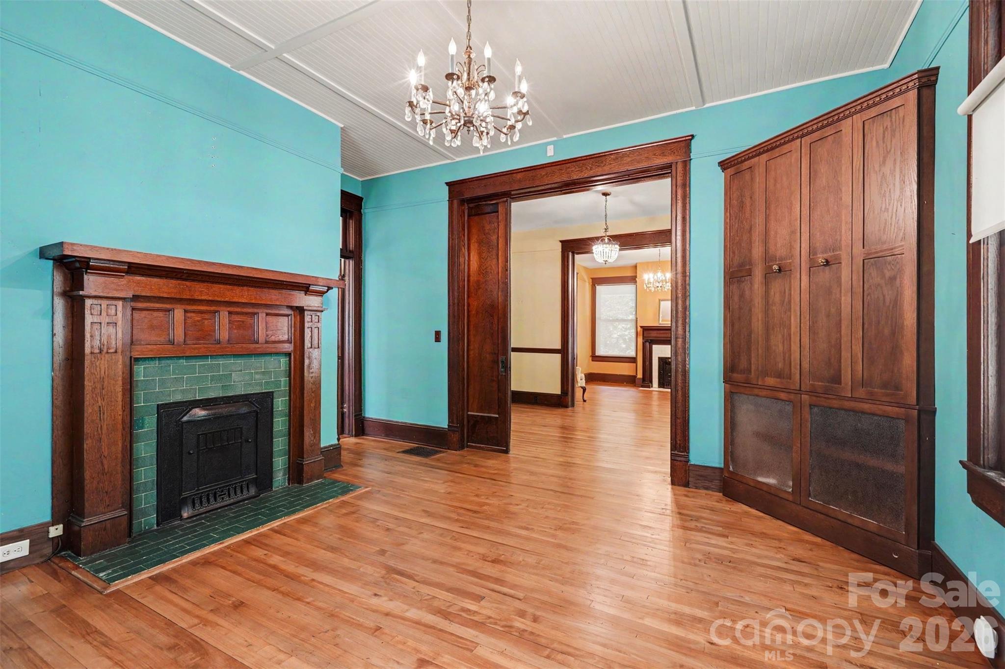 810 E Franklin Street Property Photo 10