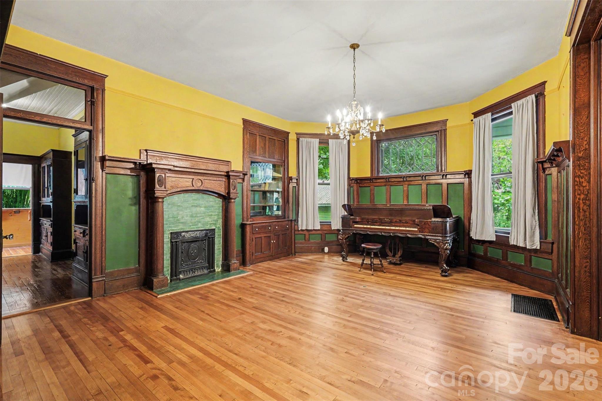 810 E Franklin Street Property Photo 15