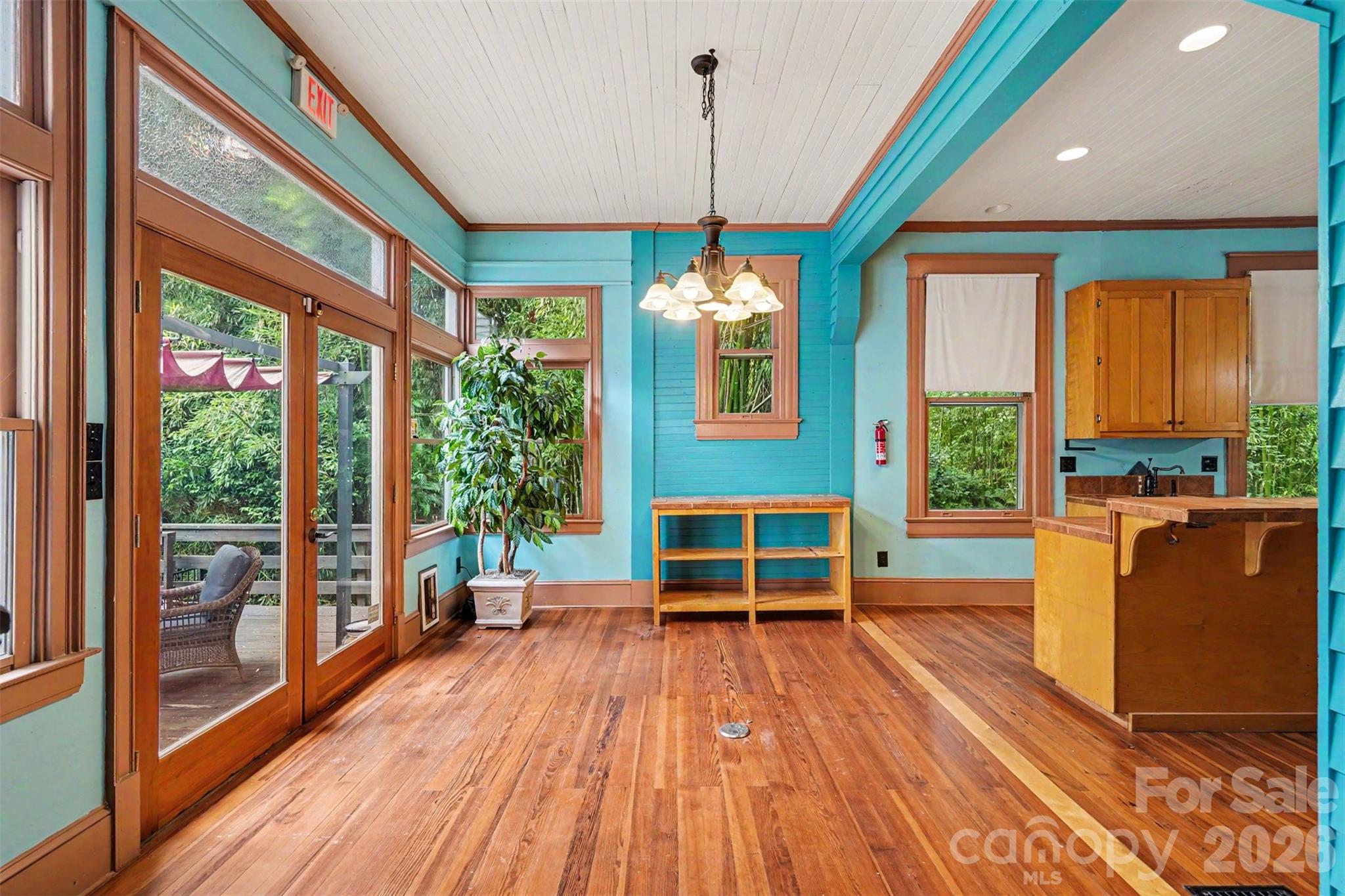 810 E Franklin Street Property Photo 17