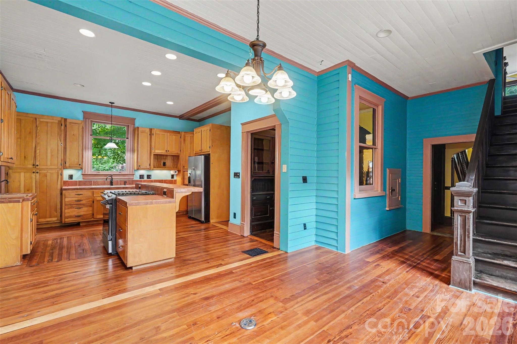 810 E Franklin Street Property Photo 18