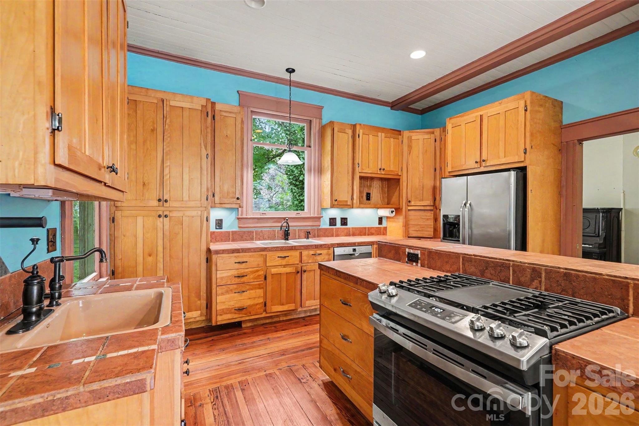 810 E Franklin Street Property Photo 20