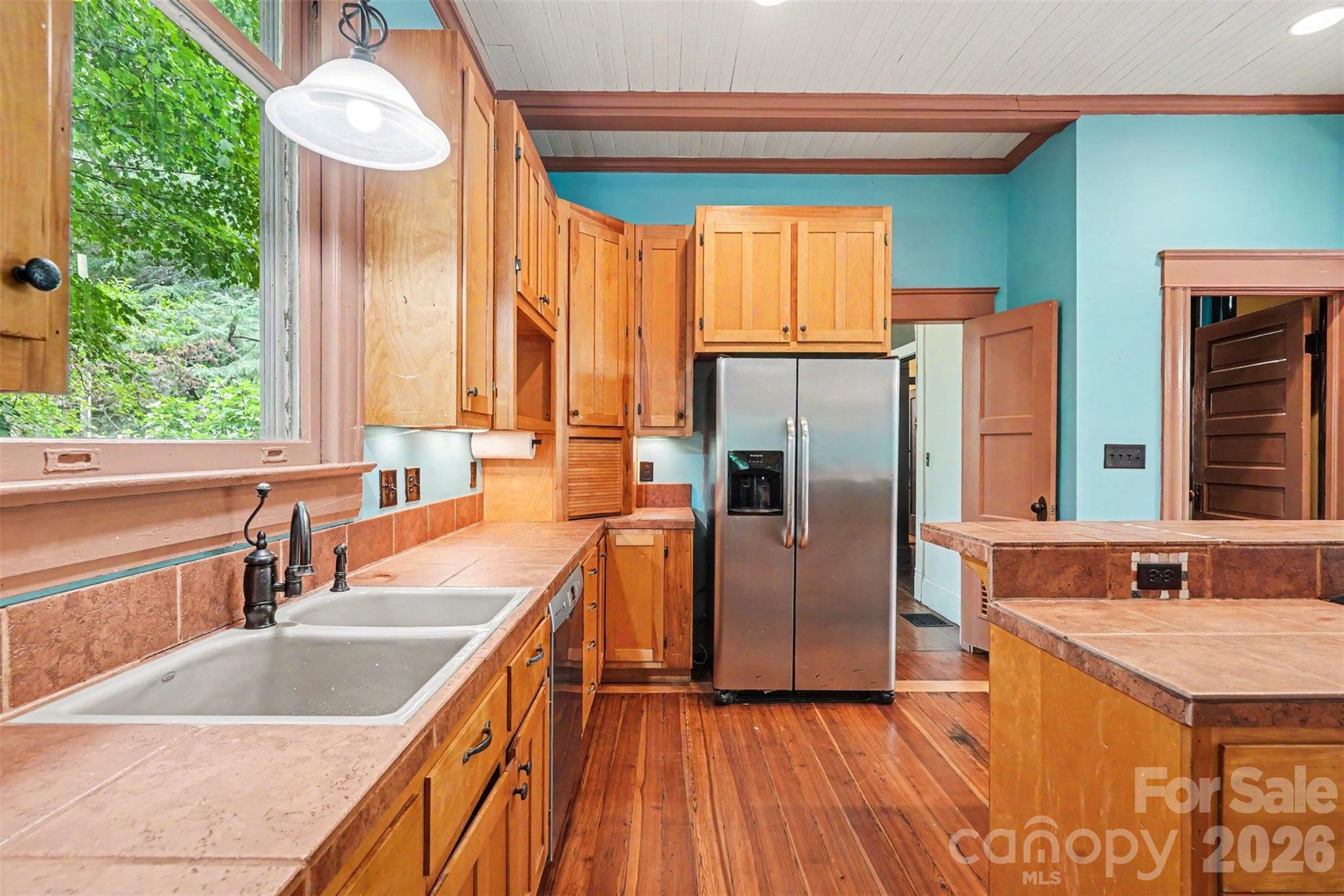810 E Franklin Street Property Photo 21