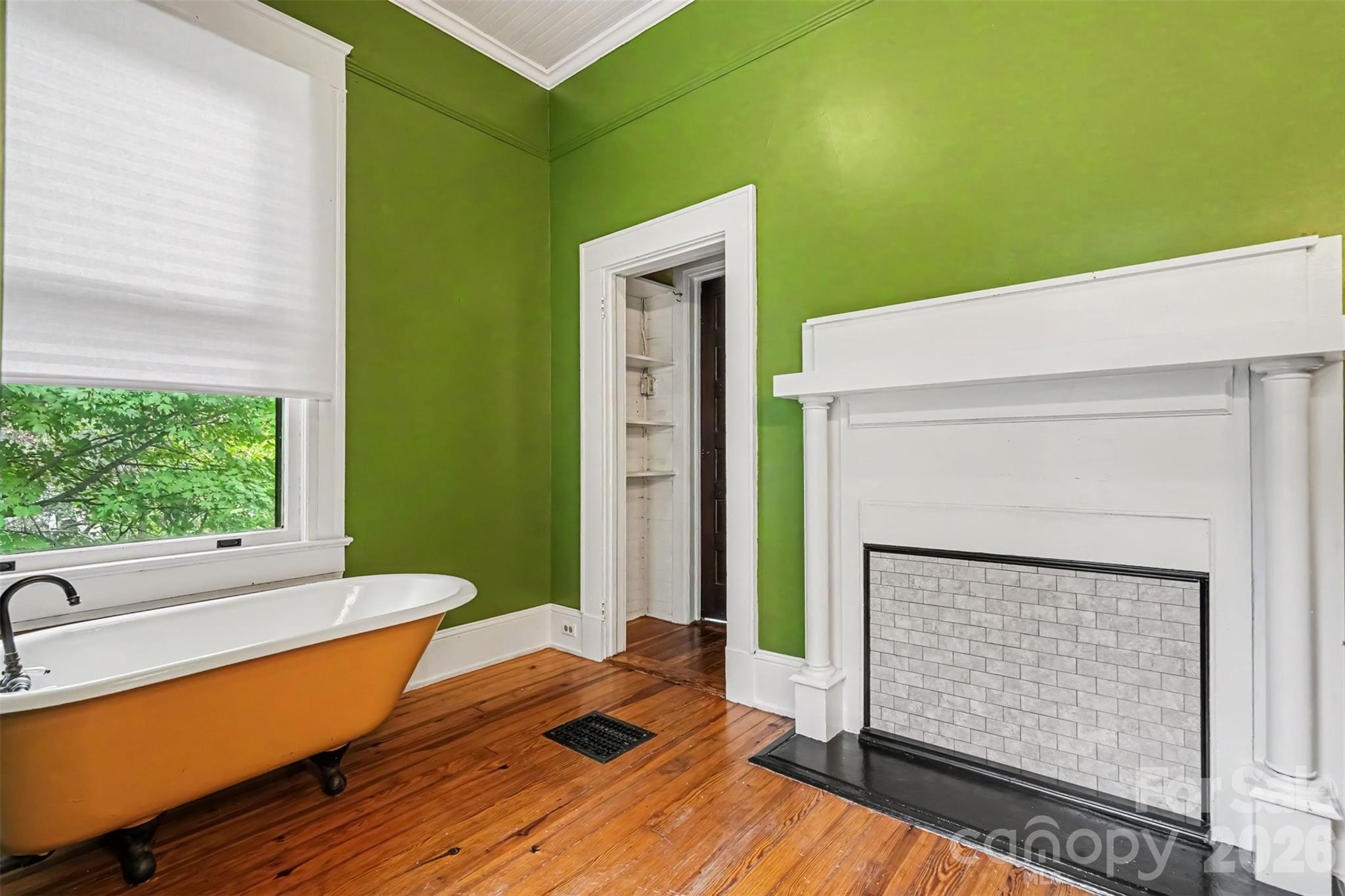 810 E Franklin Street Property Photo 27