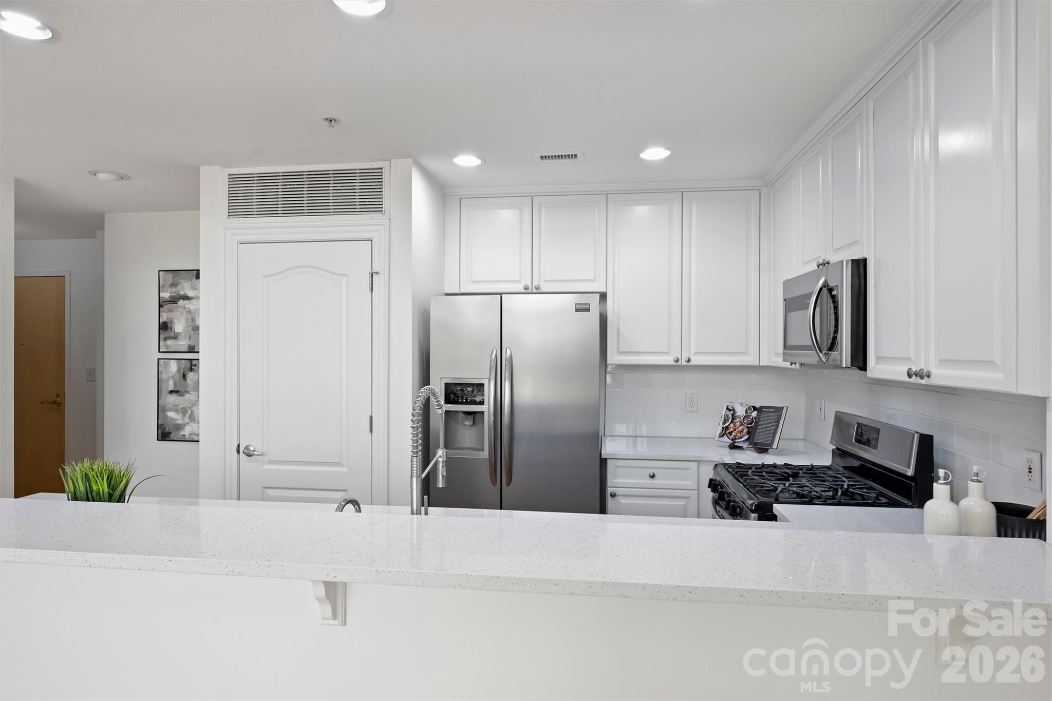 315 Arlington Avenue 504 Property Photo 22
