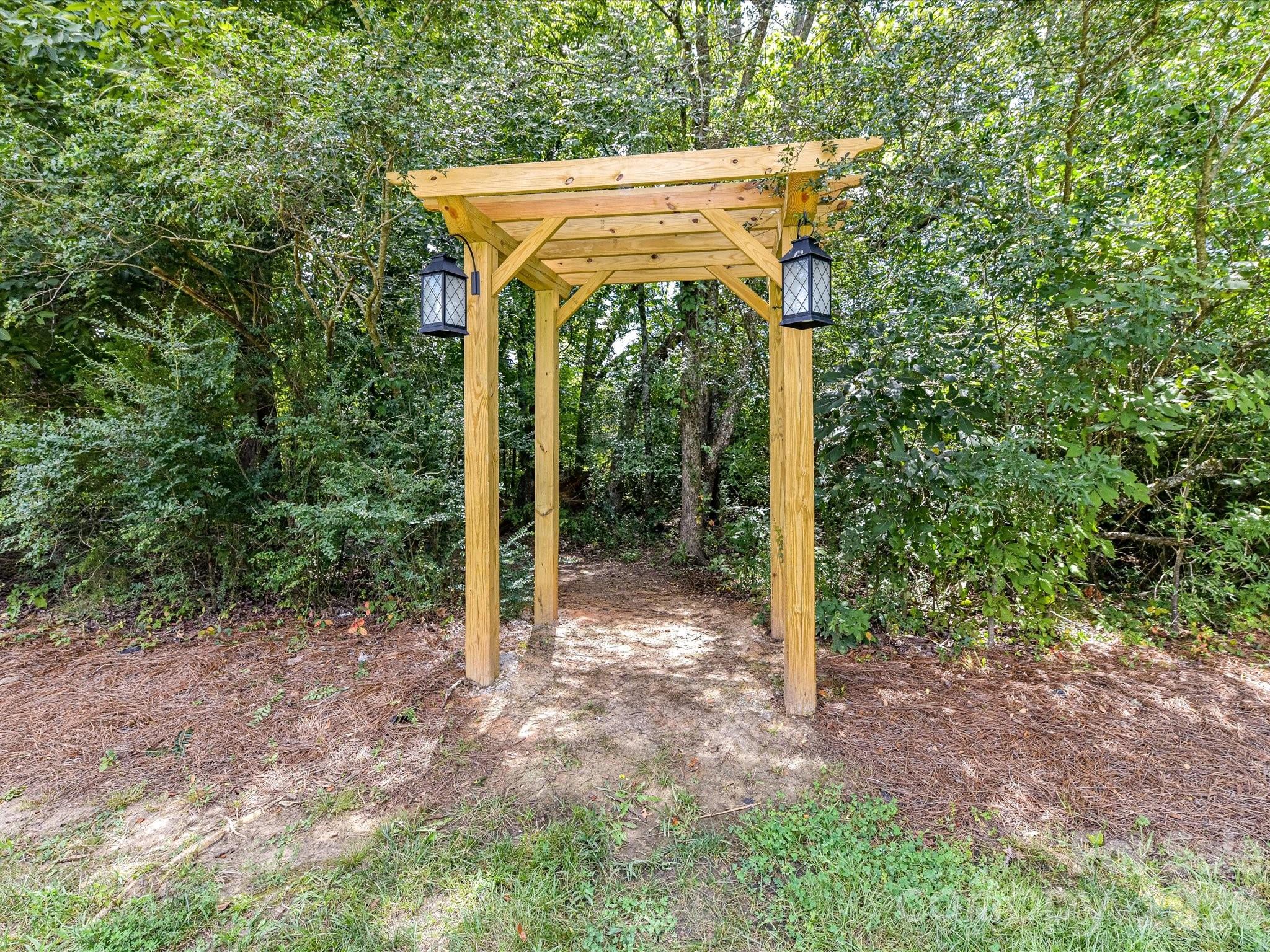 7275 Flowes Store Road Property Photo 34