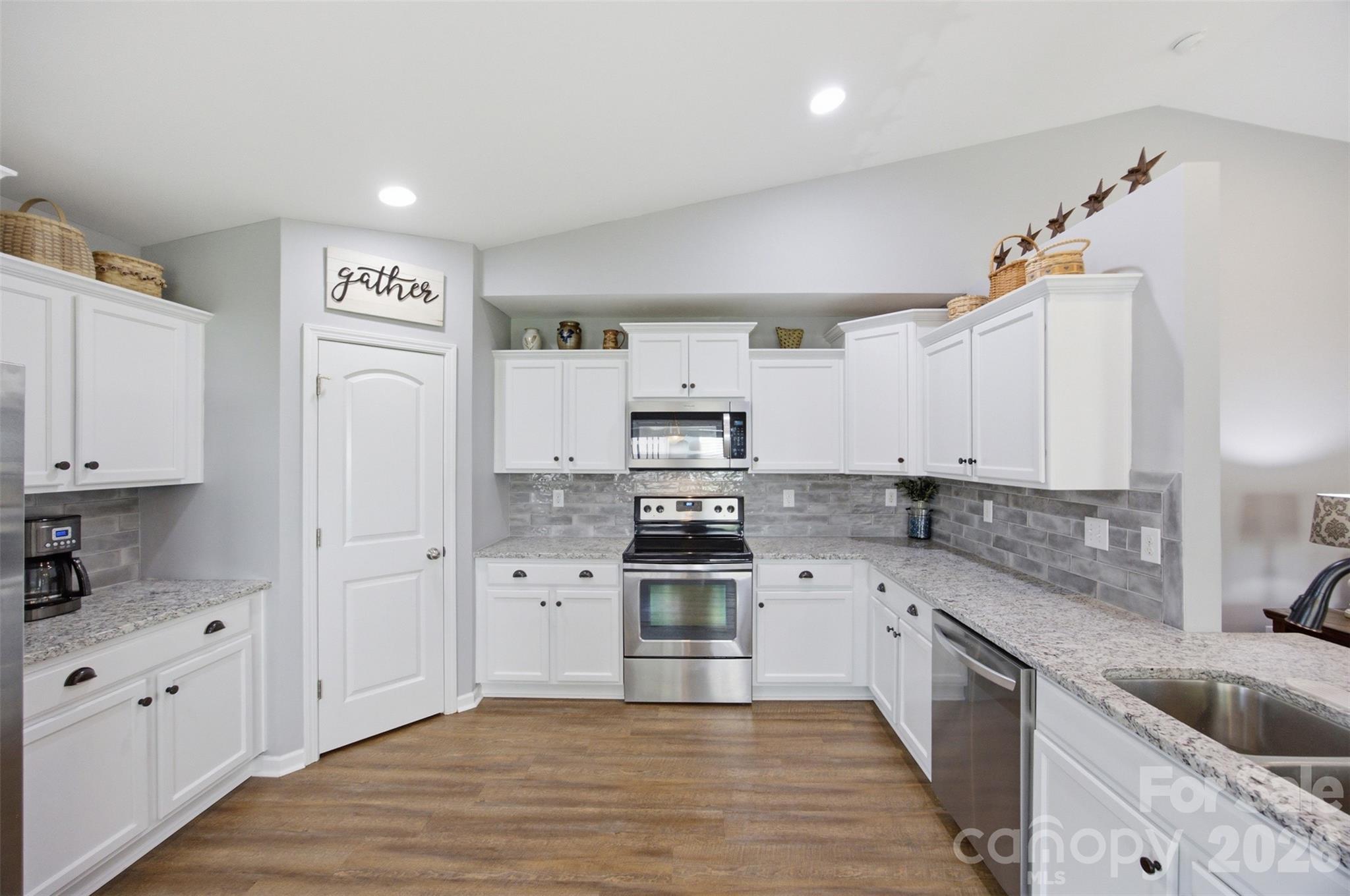 5716 Piney Pointe Drive Property Photo 6