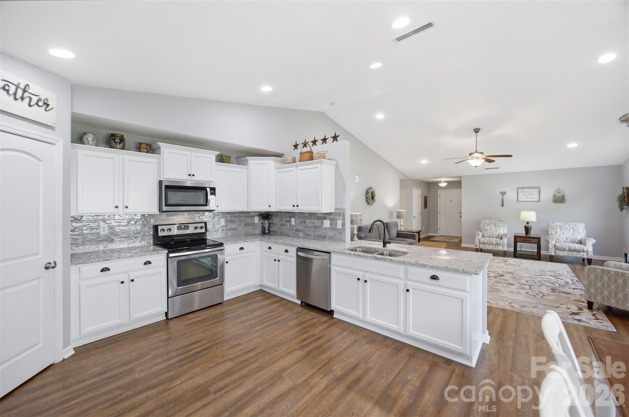 5716 Piney Pointe Drive Property Photo 7