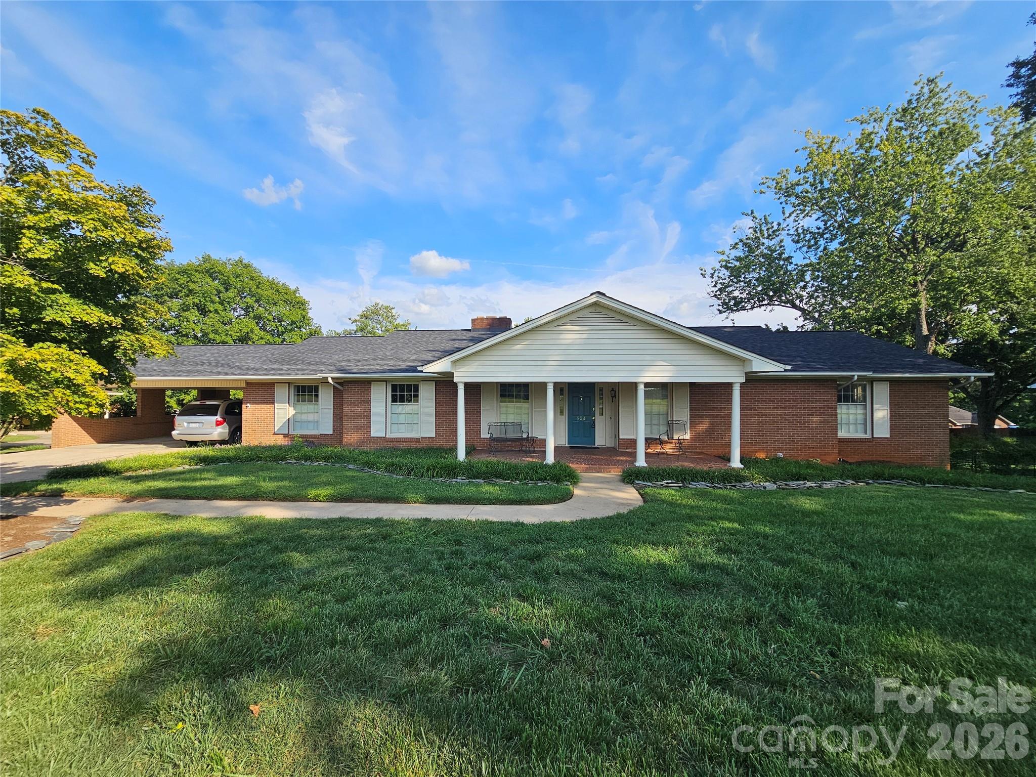 524 Country Club Circle Property Photo 1