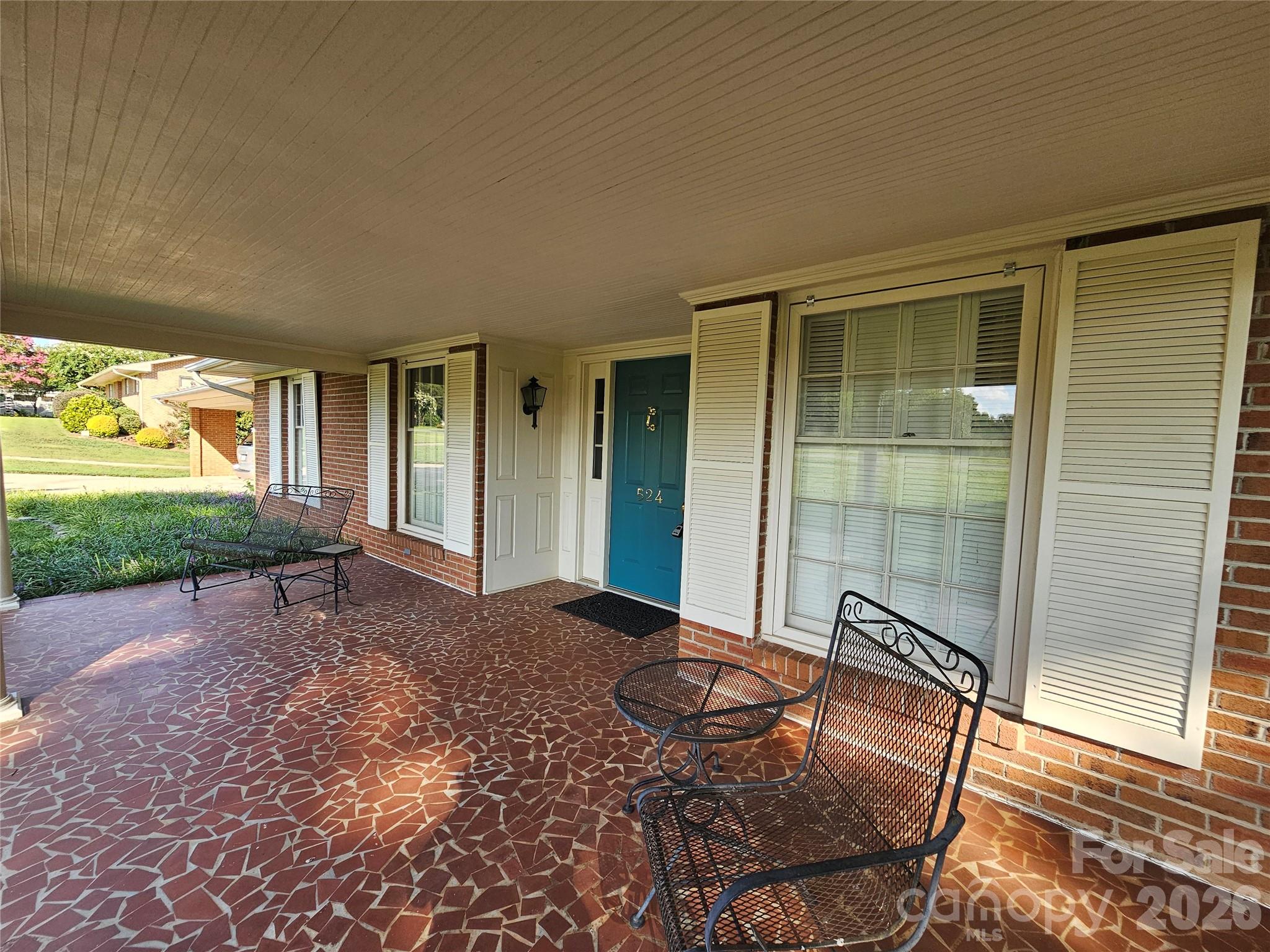 524 Country Club Circle Property Photo 3
