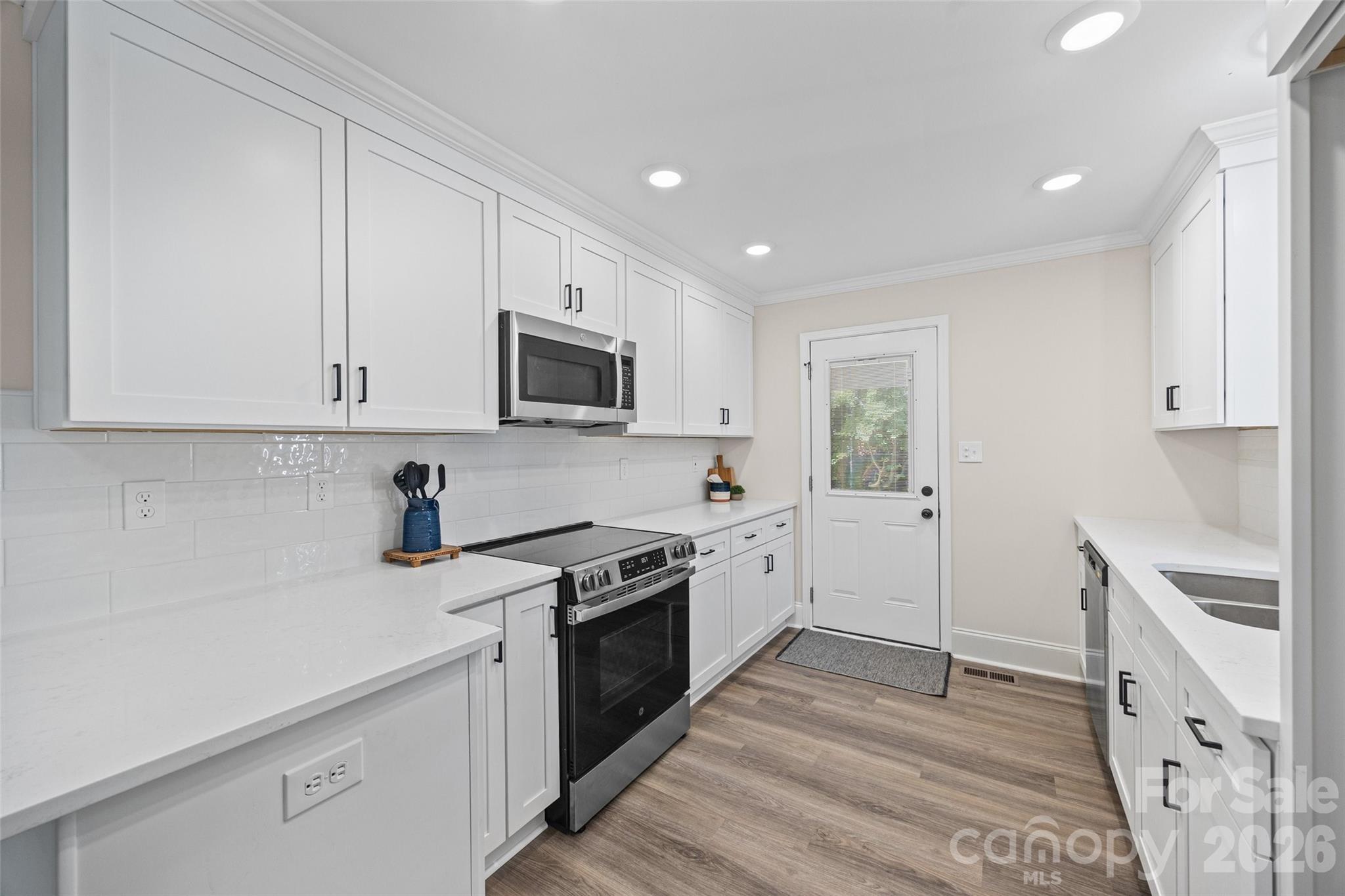 125 Mickle Court Property Photo 6